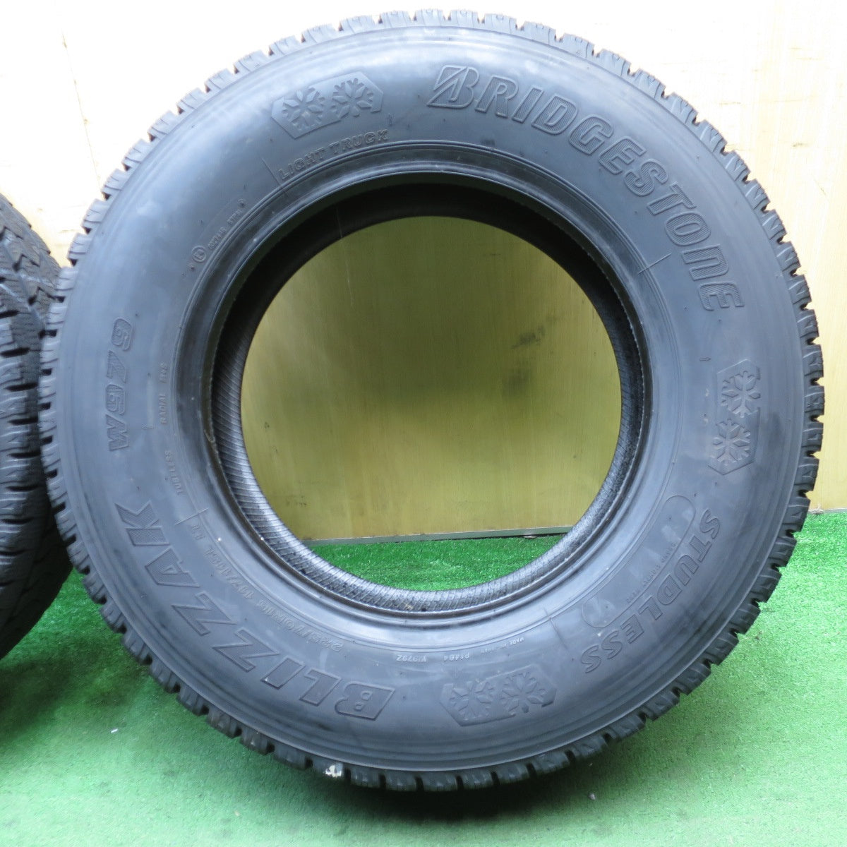 バリ溝！22年！9分！2本★トラック タイヤ 225/70R16 117/115L スタッドレス ブリヂストン ブリザック W979 タイヤ 16インチ★5061902NJスタ
