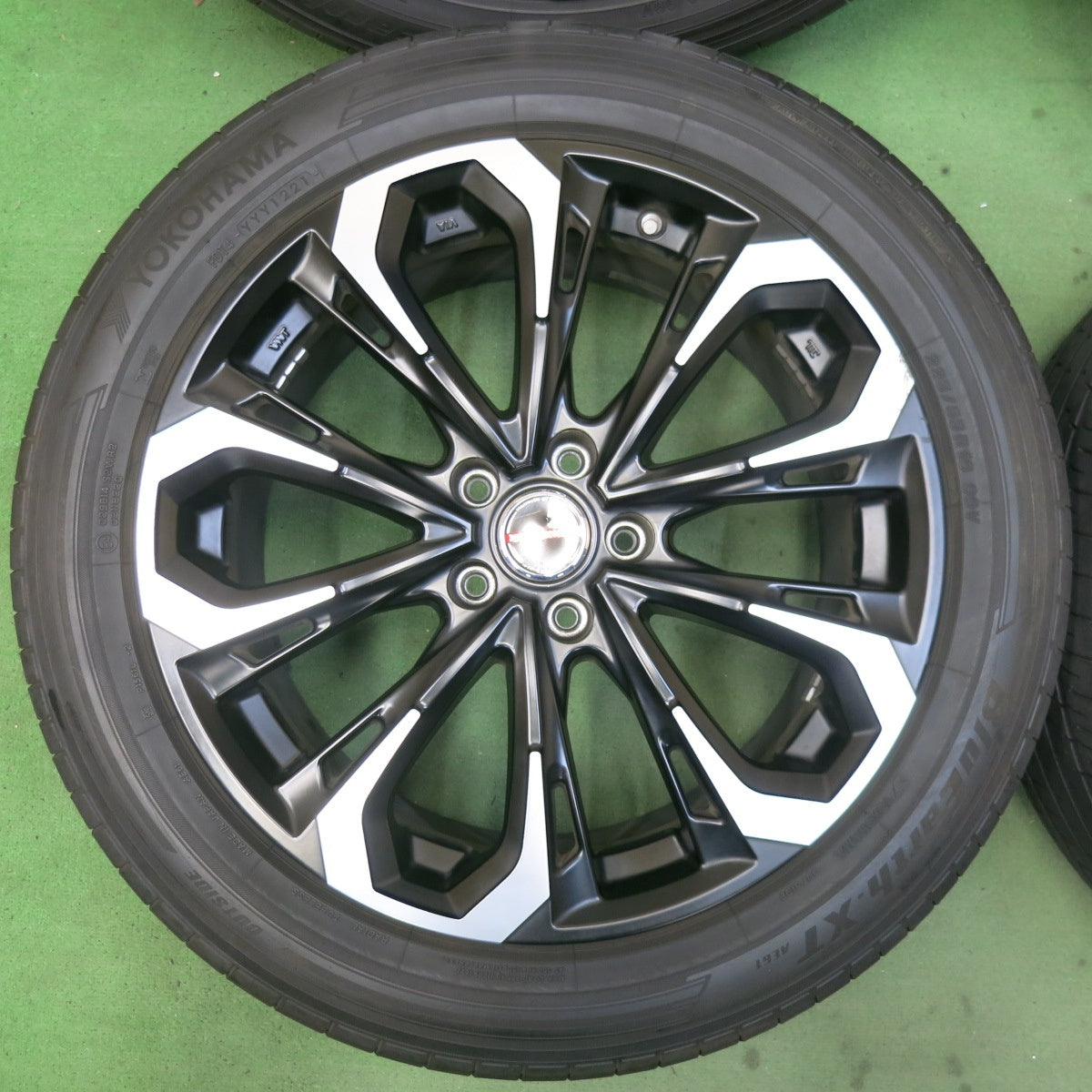 バリ溝！21年！9分★LEYSEEN PRAVA 5X 225/55R19 ヨコハマ BluEarth-XT AE61 19インチ レイシーン プラバ PCD114.3/5H★5062609SYノ