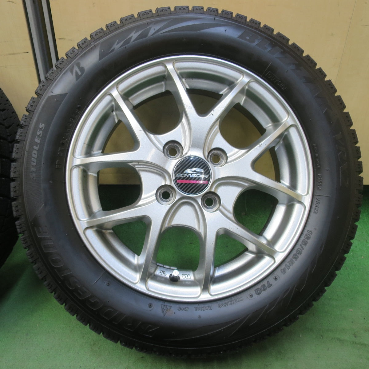 バリ溝！25年！ほぼ10分◎スタッドレス 165/65R14 ブリヂストン ブリザック VRX2 SCHNEIDER シュナイダー 14インチ ハスラー ソリオ 等 PCD100/4H◎6071503イス