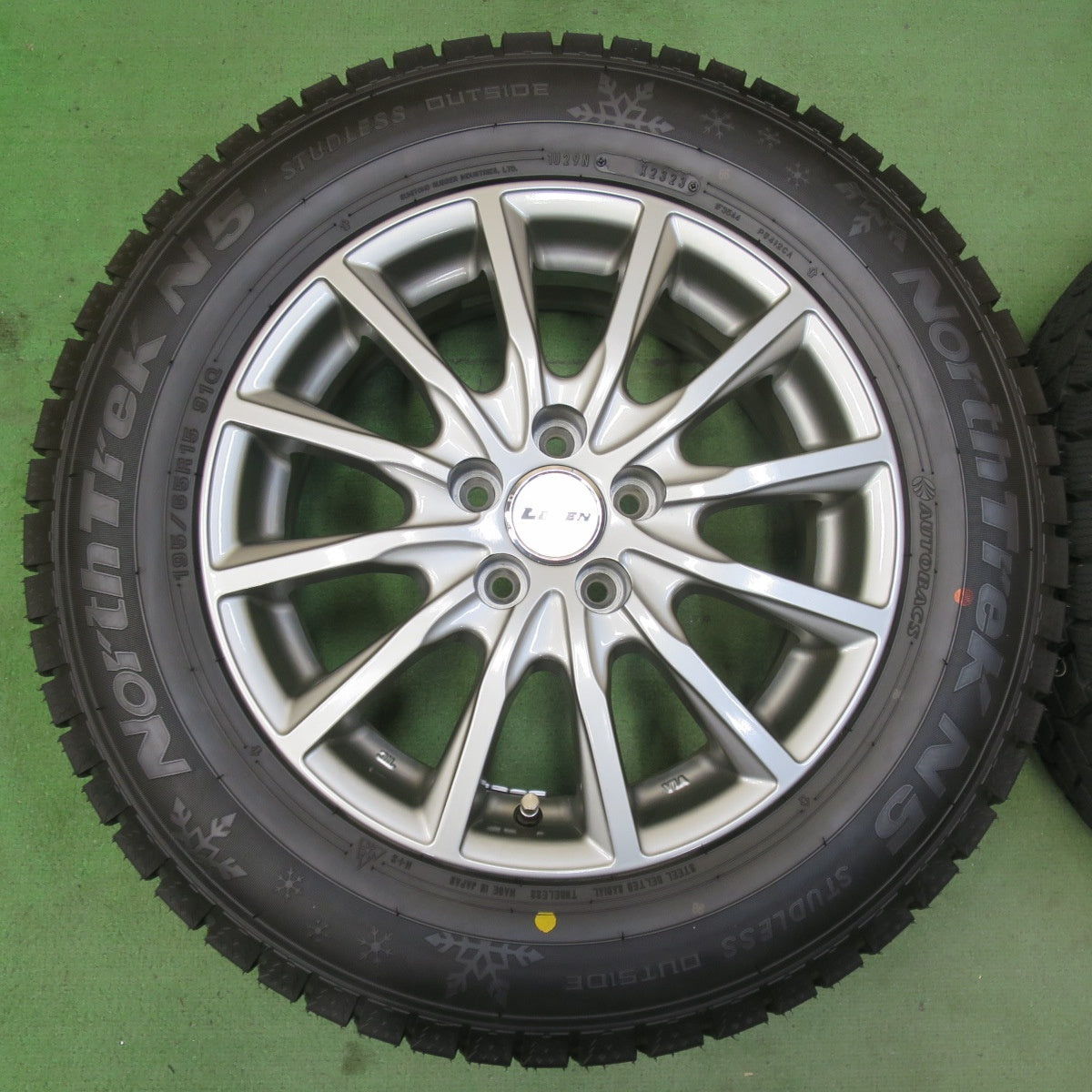 ほぼ未使用！23年！キレイ★プリウス 等 195/65R15 スタッドレス オートバックス ノーストレック N5 LEBEN レーベン 15インチ PCD100/5H★5100702イス