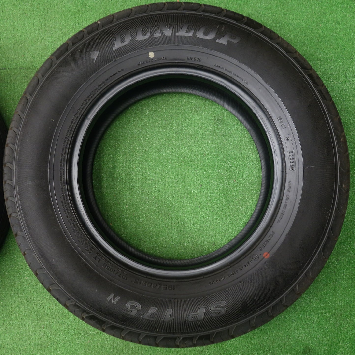 新車外し！25年★195/80R15 107/105S ダンロップ SP175N タイヤ 15インチ ハイエース キャラバン 等★6042204KTノタ