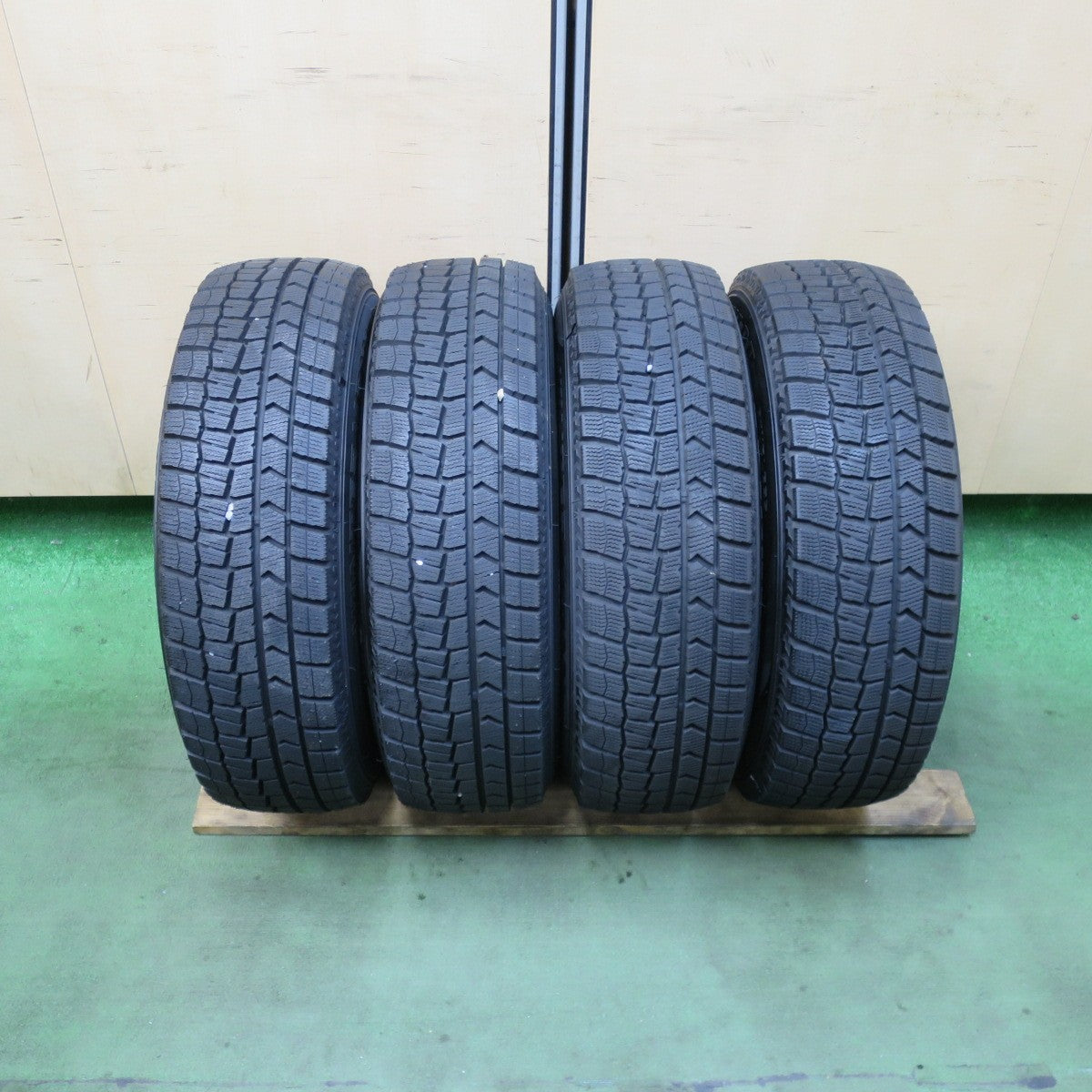 バリ溝！22年！キレイ！ほぼ10分★スタッドレス 185/70R14 ダンロップ ウインターマックス WM02 WAREN ヴァーレン 14インチ PCD100/4H★5112808TTス