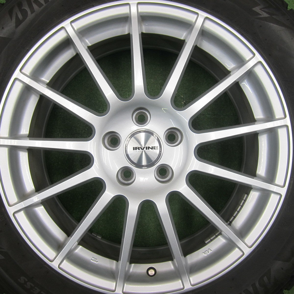 [送料無料] バリ溝！22年！キレイ！8.5分★ボルボ 等 IRVINE 235/55R18 スタッドレス ブリヂストン ブリザック DM-V3 アーヴィン 18インチ PCD108/5H★4121412TNス