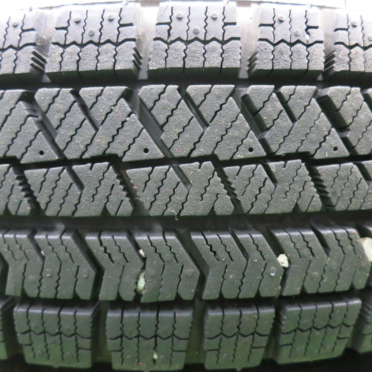 [送料無料] バリ溝！21年！9.5分★スタッドレス 145/80R13 ブリヂストン ブリザック VRX2 社外 アルミ 13インチ PCD100 110 114.3/4H マルチ★4112904HAス