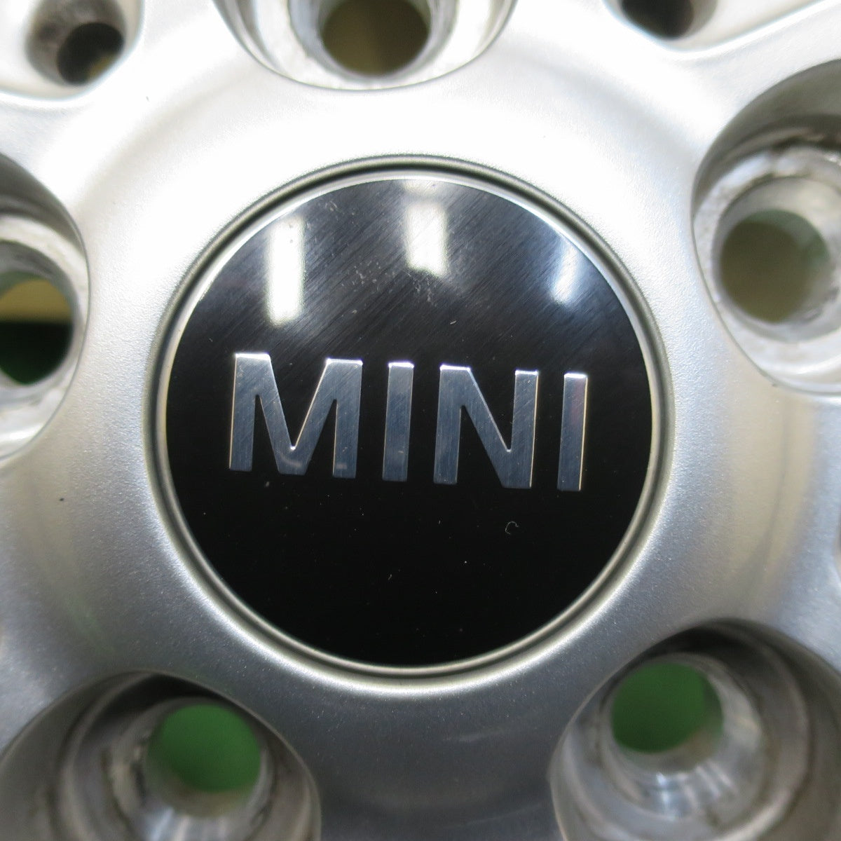 [送料無料] バリ溝！キレイ！9.5分★MINI ミニ クーパー F55 F56 F57 純正 175/65R15 スタッドレス ダンロップ ウインターマックス WM02 15インチ PCD112/5H★4123020イス