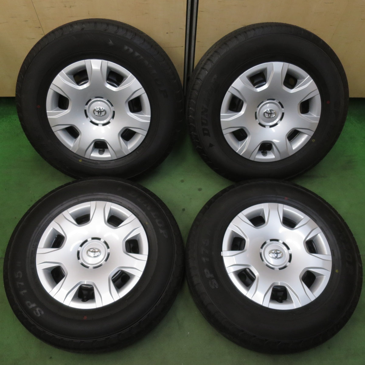 新車外し！22年★トヨタ 200系 ハイエース 純正 スチール 195/80R15 107/105N ダンロップ SP175N 15インチ PCD139.7/6H★6011001イノ