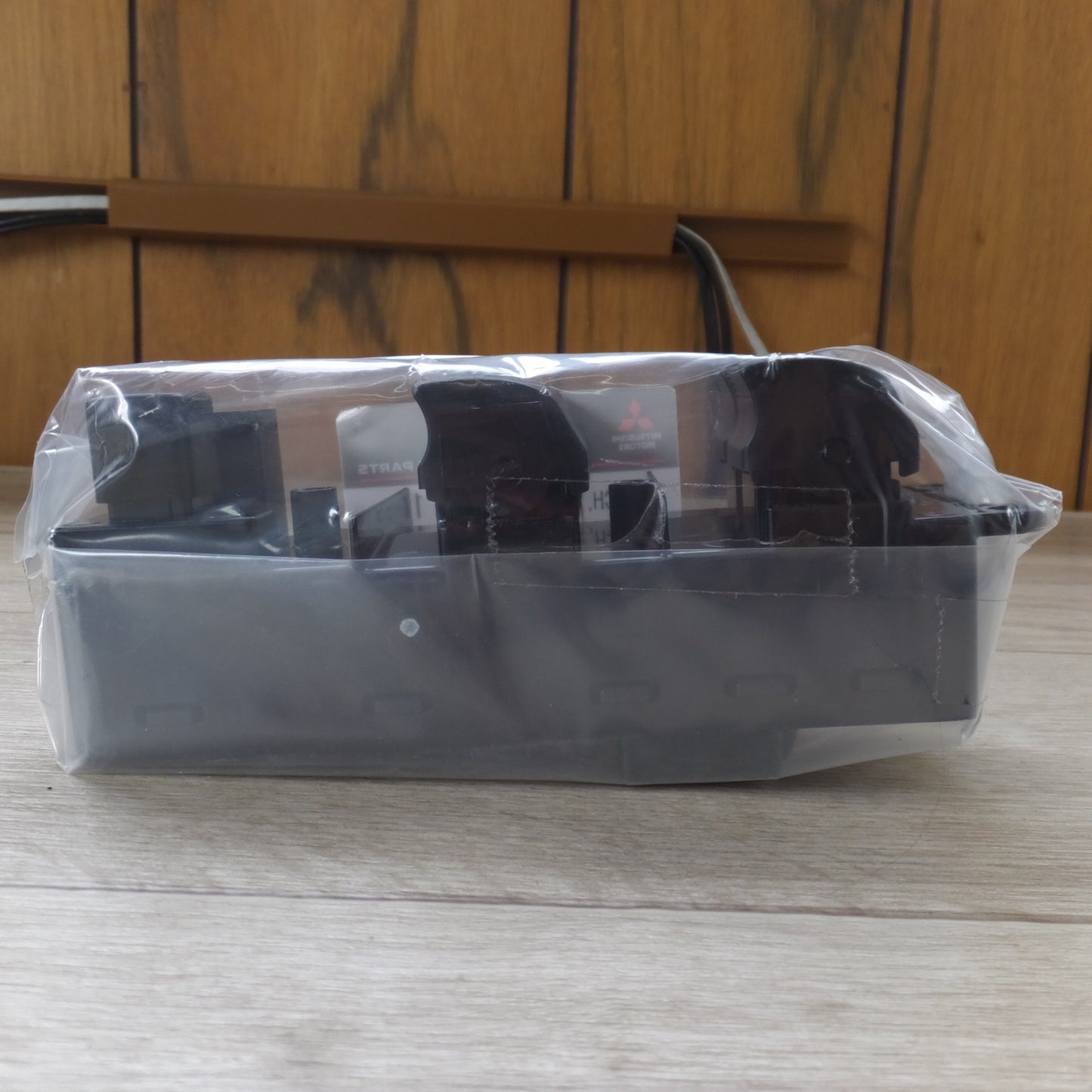 [送料無料] 未使用★三菱 MITSUBISHI 純正 デリカ D:5  CV1W フロント ドア パワーウインドウ スイッチ 8608A554★