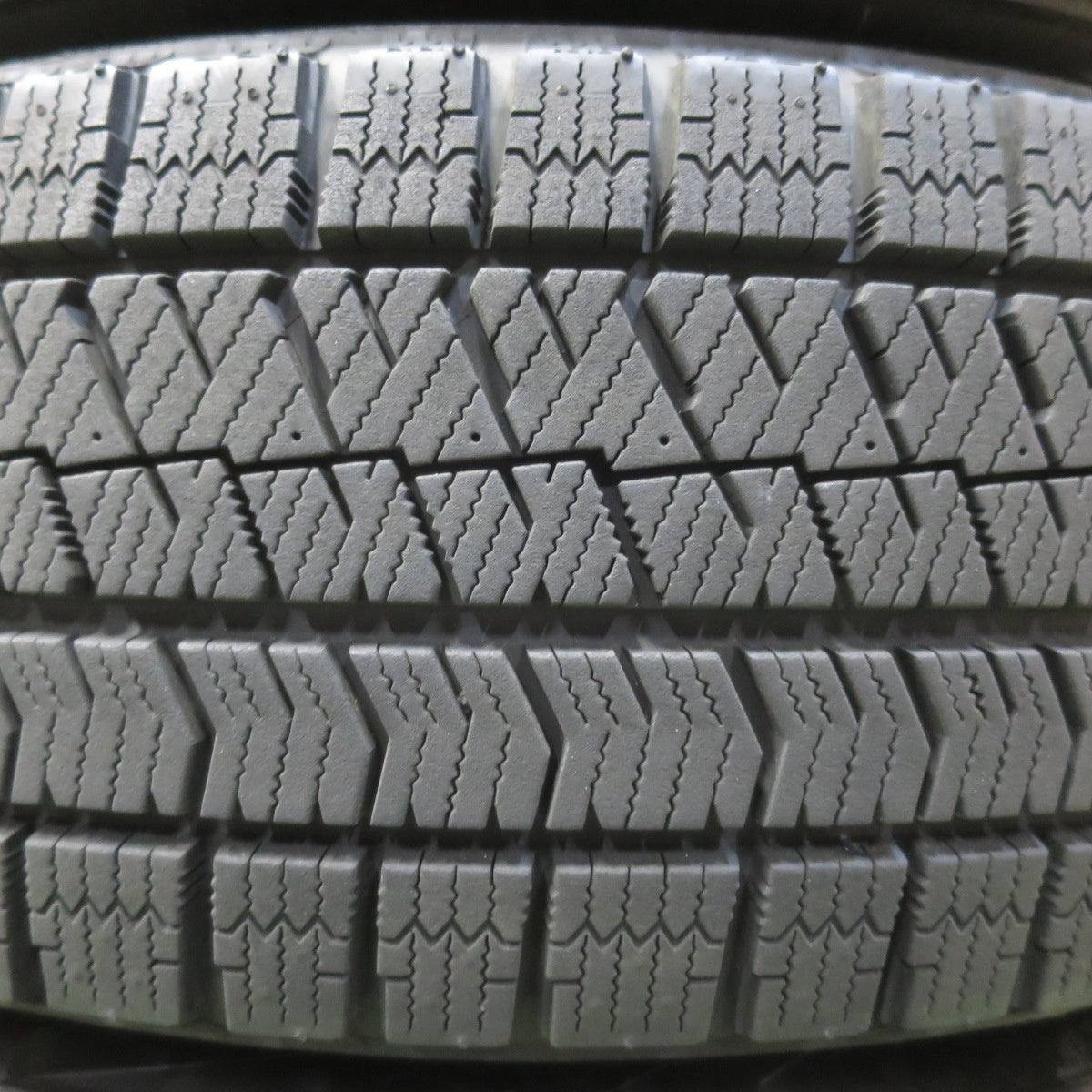 バリ溝！キレイ！9.5分★スタッドレス 195/65R16 ブリヂストン ブリザック VRX2 ECO FORME エコフォルム 16インチ PCD100/4H★5111508イス