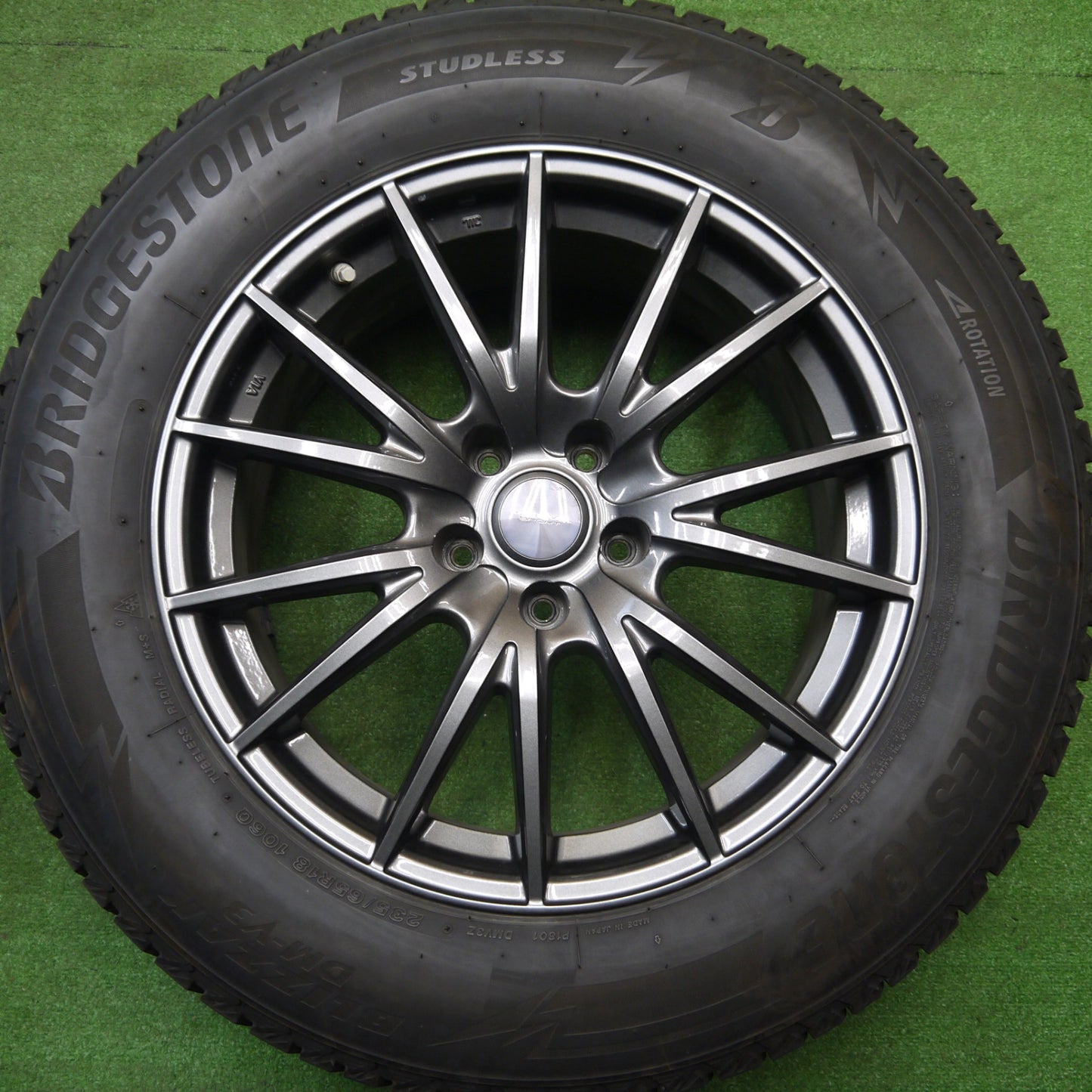 センサー付！バリ溝！21年！キレイ！8.5分★レクサス NX 等 235/65R18 スタッドレス ブリヂストン ブリザック DM-V3 VELVA SPORT ヴェルヴァ 18インチ PCD114.3/5H★5120307Hス