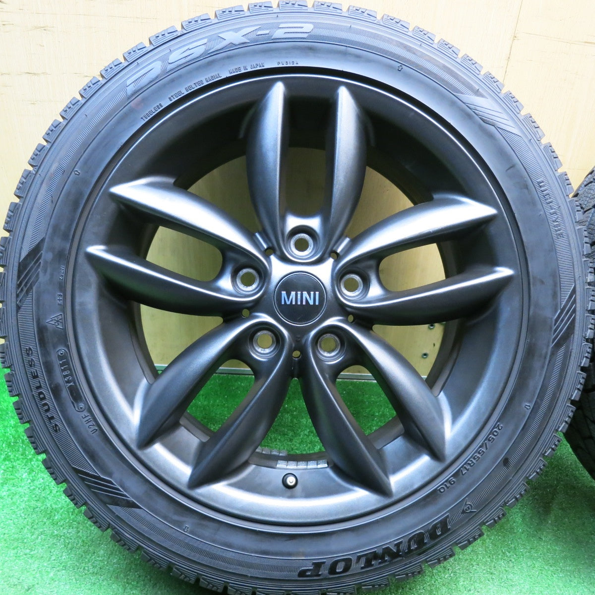 ほぼ未使用！キレイ★MINI R60 ミニ クロスオーバー 純正 205/55R17 スタッドレス ダンロップ DSX-2 17インチ PCD120/5H★5121102HAス