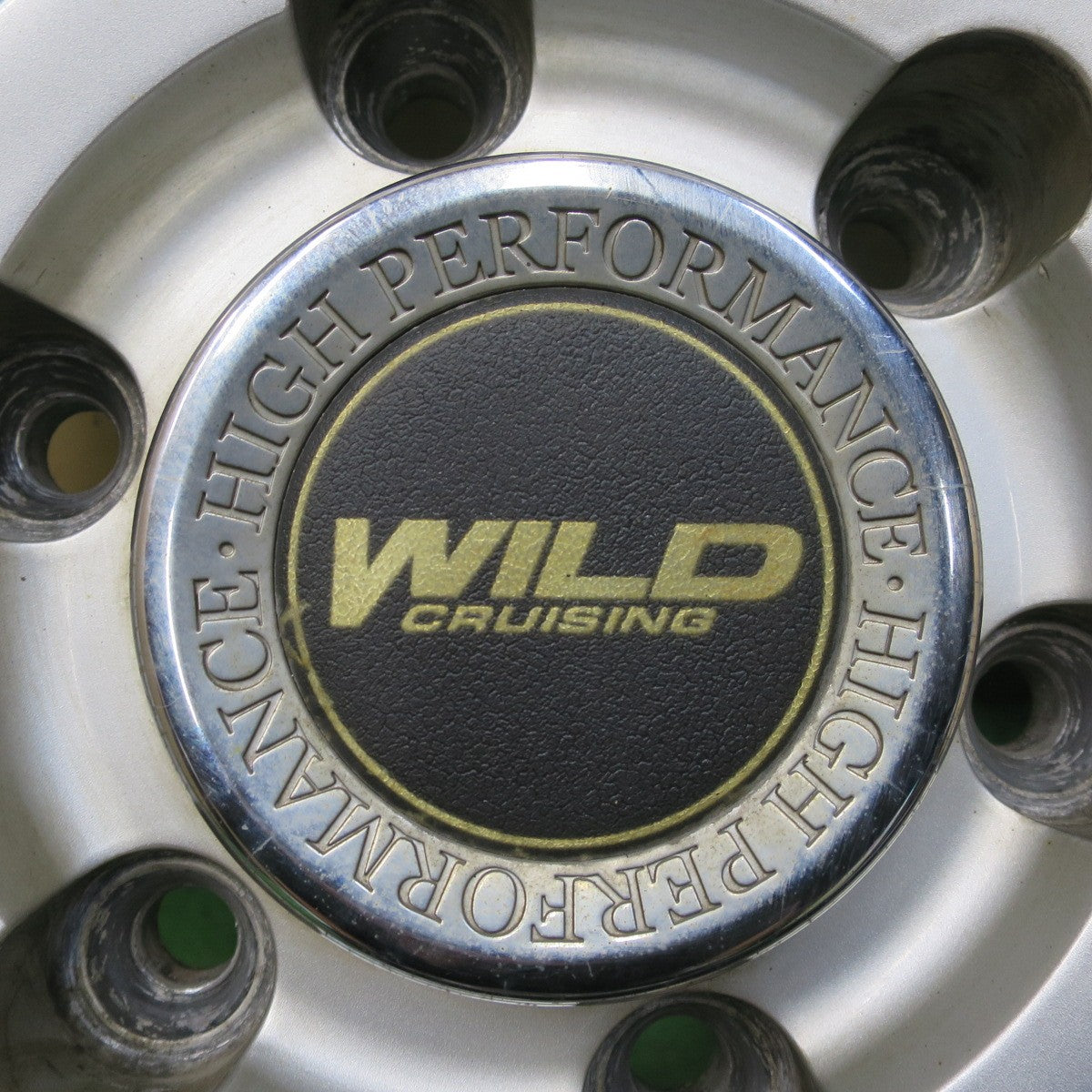 バリ溝！24年！ほぼ10分★スタッドレス 215/70R15 107/105N ダンロップ LV01 for VAN WILD CRUISING ワイルド クルージング 15インチ PCD139.7/6H★5100910イス