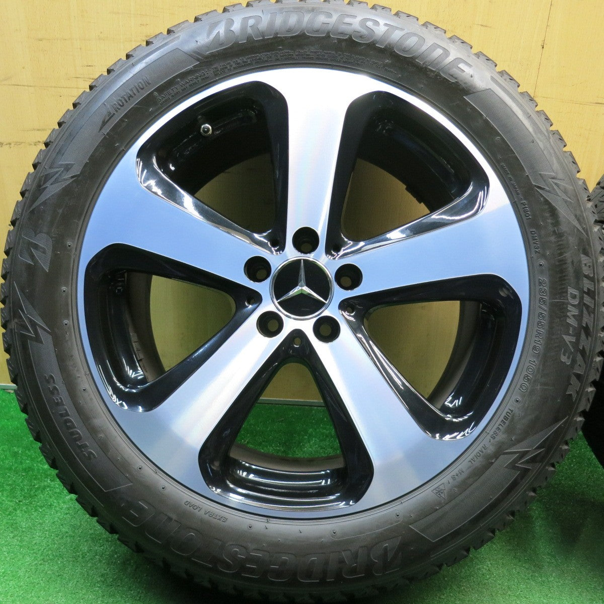 バリ溝！23年！キレイ！9.5分★ベンツ X253 GLCクラス 純正 235/55R19 スタッドレス ブリヂストン ブリザック DM-V3 19インチ PCD112/5H★6010803HAス
