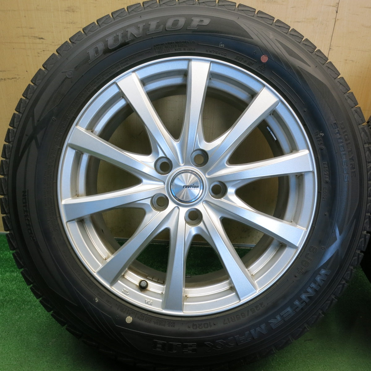 バリ溝！24年！9.5分◎スタッドレス 225/65R17 ダンロップ ウインターマックス SJ8 + ravrion RS01 ラブリオン 17インチ PCD114.3/5H◎6081401HAス