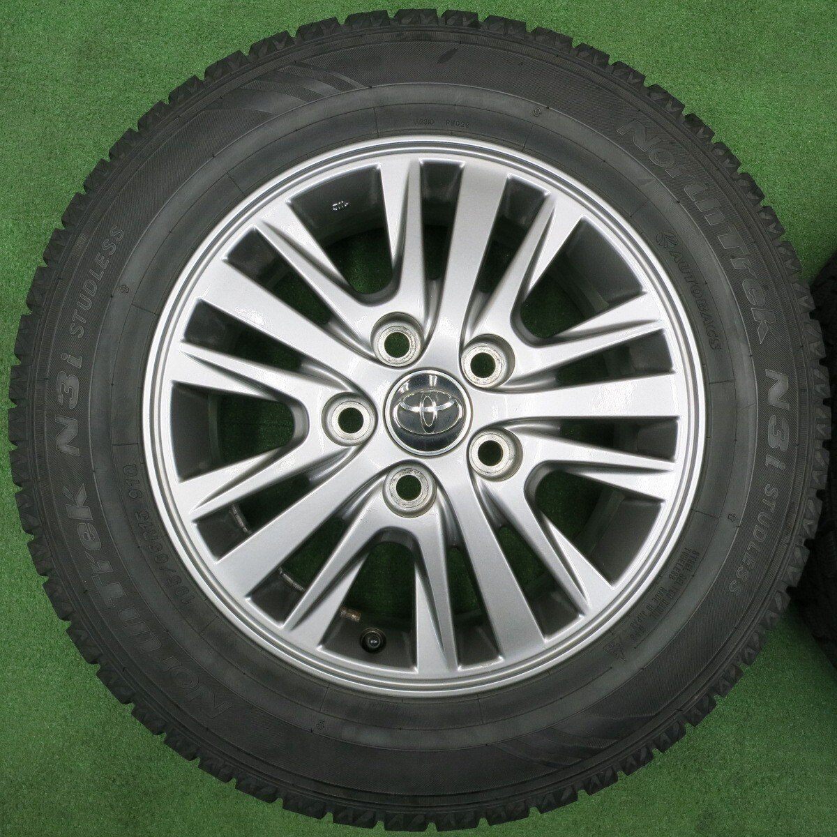 キレイ★トヨタ 80系 ノア ヴォクシー 純正 195/65R15 スタッドレス オートバックス ノーストレック N3i 15インチ PCD114.3/5H★5010503NJス