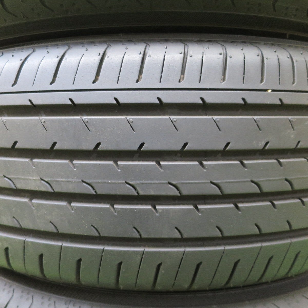 バリ溝！25年！ほぼ10分◎225/60R18 ヨコハマ アドバン V03 V03A タイヤ 18インチ 40系 アルファード ヴェルファイア レクサス NX 等◎6090102NGノタ