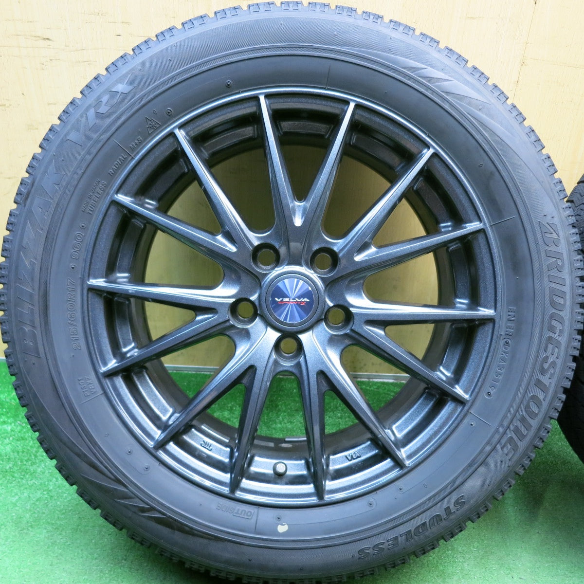 キレイ◎スタッドレス 215/60R17 ブリヂストン ブリザック VRX VELVA SPORTZ ヴェルヴァ 17インチ PCD114.3/5H◎6071207HAス