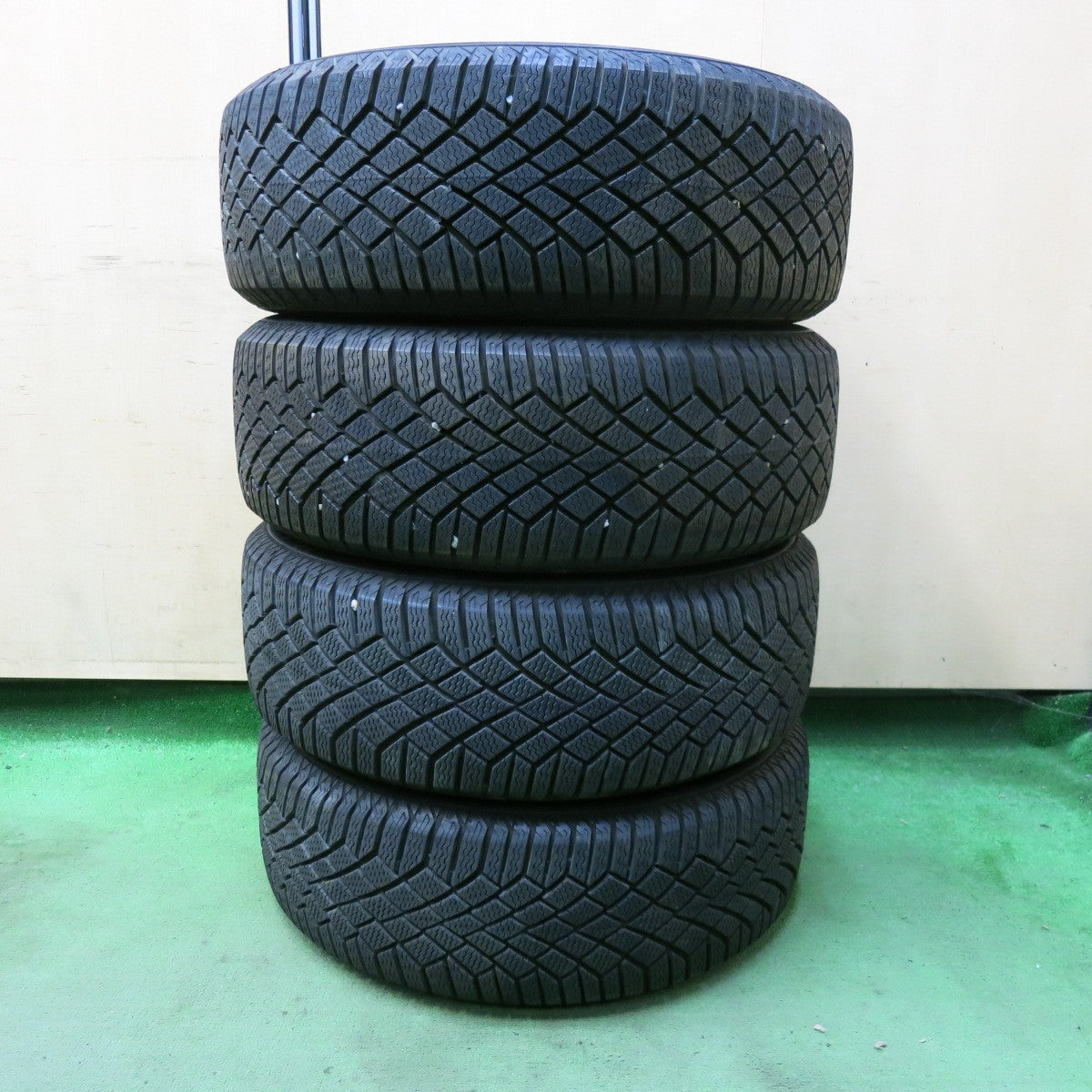 バリ溝！キレイ！9.5分以上★ベンツ 等 EuroForsch 205/60R16 スタッドレス コンチネンタル バイキングコンタクト7 ユーロフォルシュ 16インチ PCD112/5H★5073010SYス