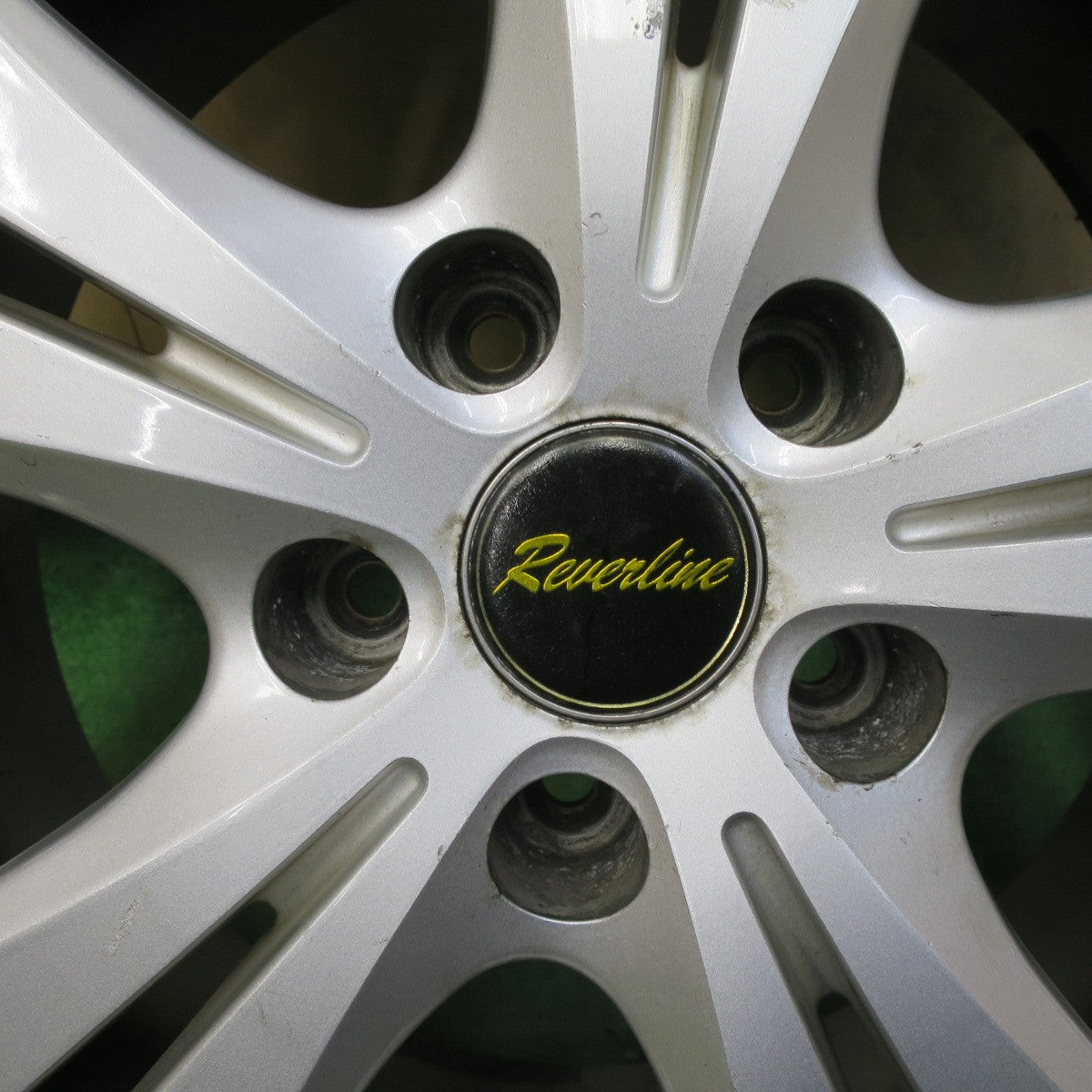 バリ溝！9分☆スタッドレス 215/60R17 ダンロップ ウインター