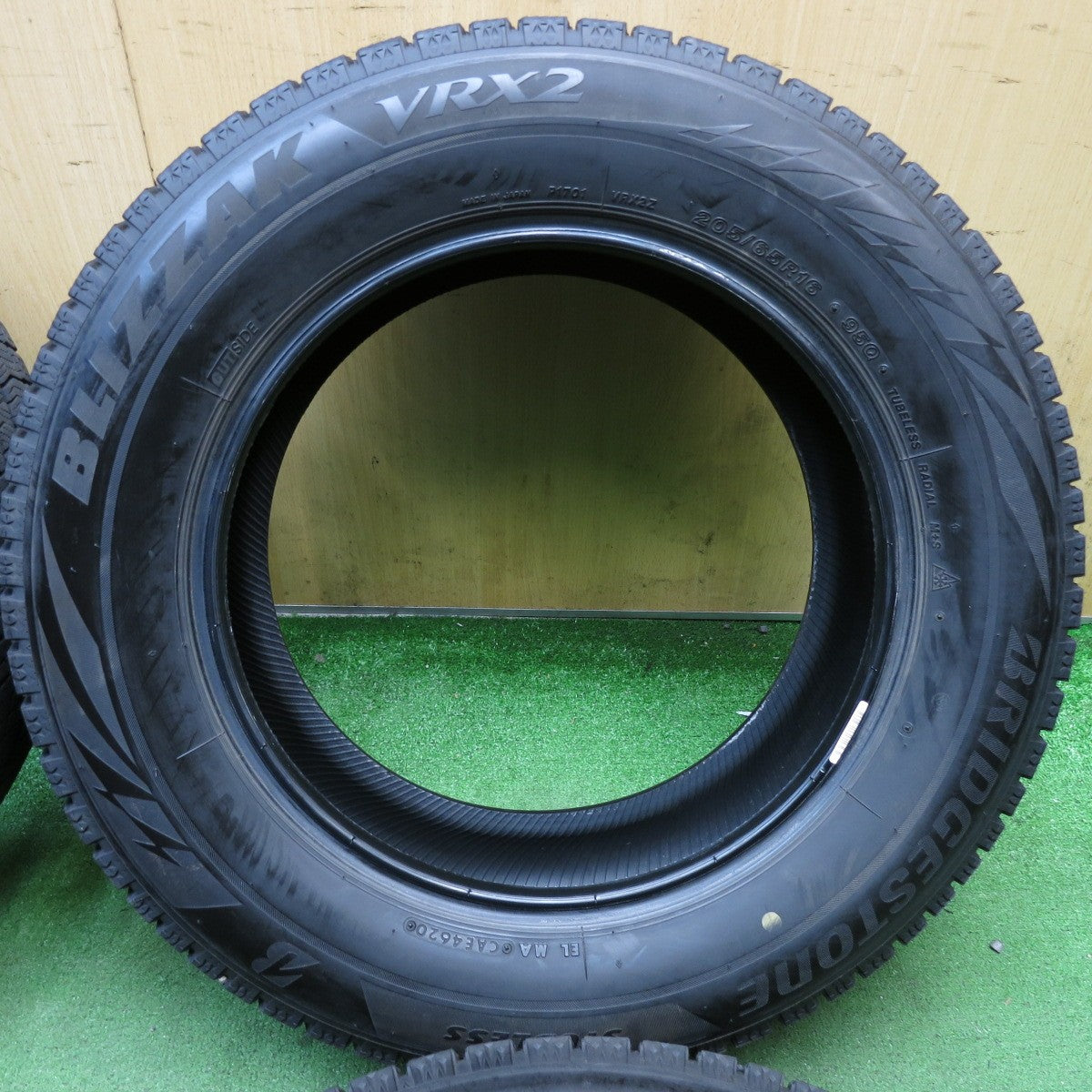 バリ溝！9分◎スタッドレス 205/65R16 ブリヂストン ブリザック VRX2 タイヤ 16インチ ヤリスクロス エスティマ カムリ セレナ 等◎6100201KKスタ
