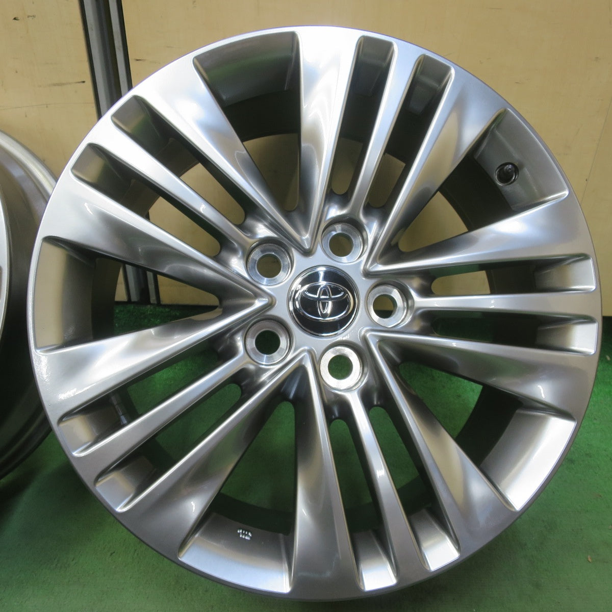 新車外し★トヨタ 40系 アルファード Zグレード 純正 ホイール 18インチ 18×7J PCD120/5H★6061401イホ