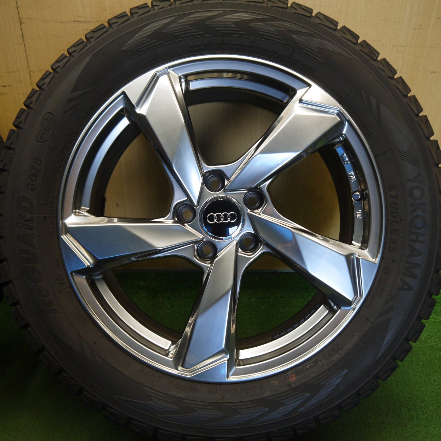 バリ溝！キレイ！9分◎アウディ 等 EURO AXIS CROSSedge 235/55R18 スタッドレス ヨコハマ アイスガード G075 ユーロアクシス クロスエッジ 18インチ PCD112/5H◎6070302Hス