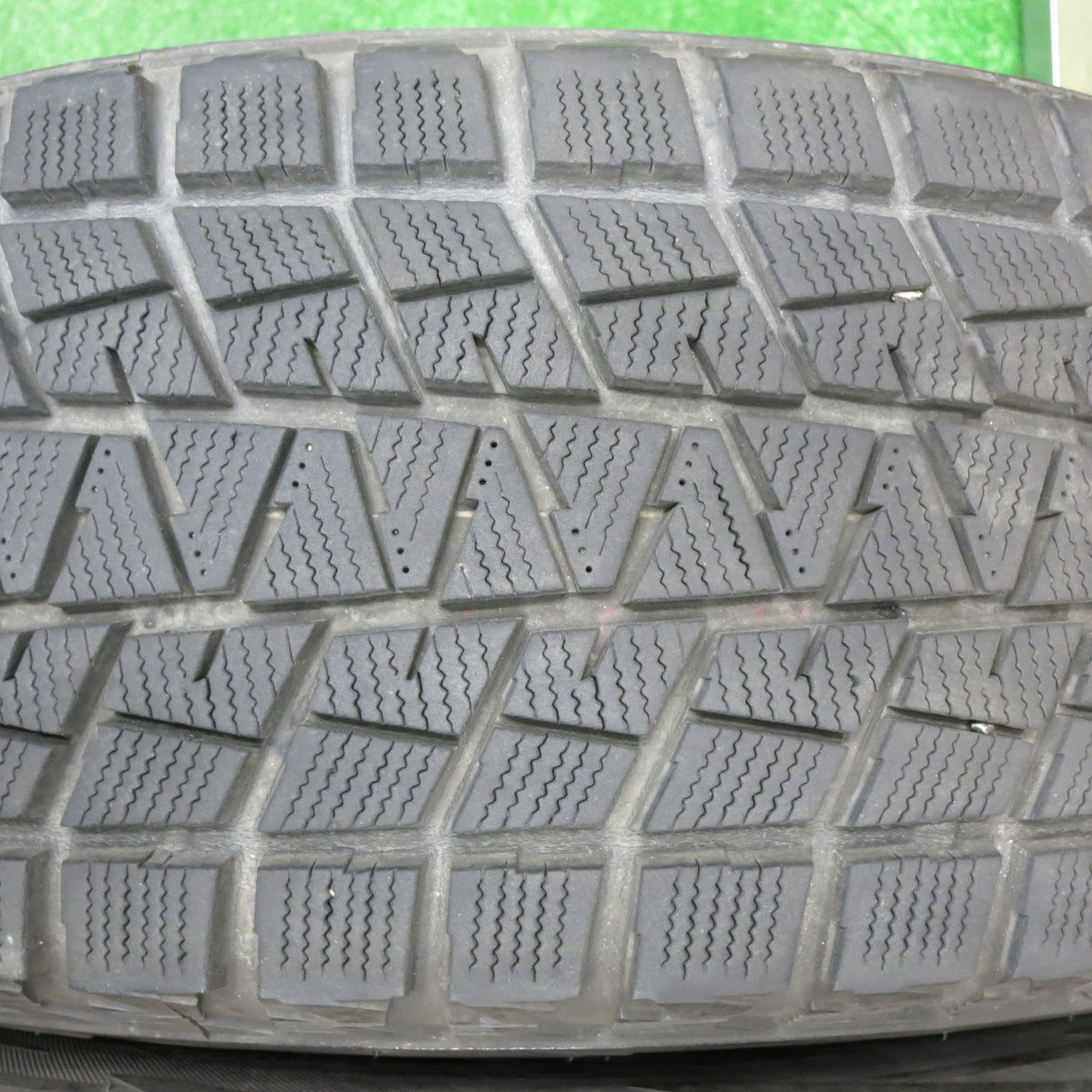 [送料無料] バリ溝！キレイ！8.5分★プラド 等 265/65R17 スタッドレス ブリヂストン ブリザック DM-V1 社外 アルミ 17インチ PCD139.7/6H★4112201NJス