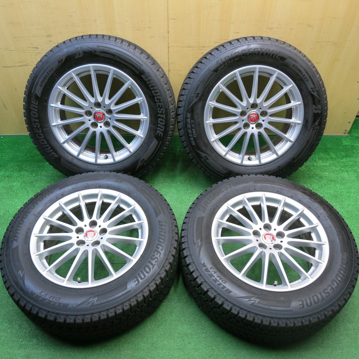 バリ溝！21年！キレイ！9.5分★ジャガー F-PACE 純正 235/65R18 スタッドレス ブリヂストン ブリザック DM-V3 18インチ Fペイス Fペース PCD108/5H★5110906HAス