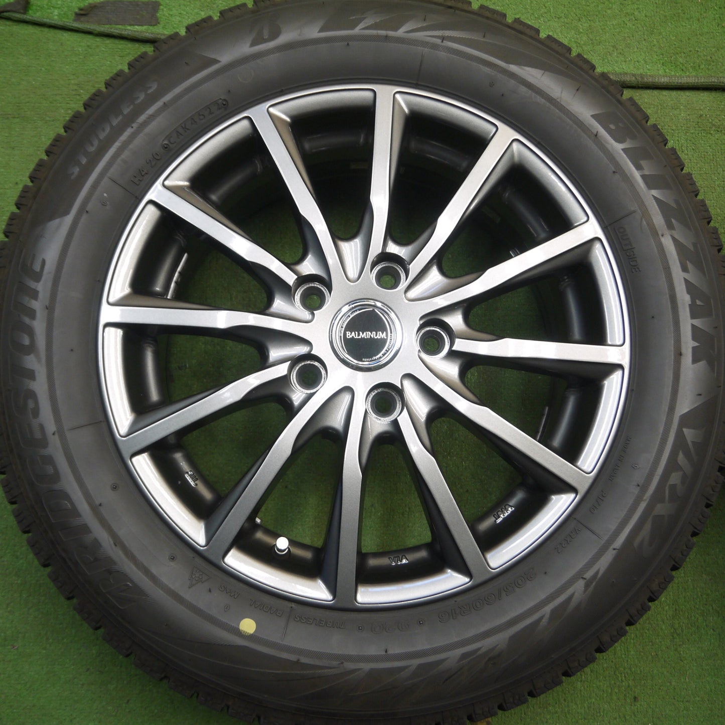 *送料無料* バリ溝！22年！キレイ！9.5分★スタッドレス 205/60R16 ブリヂストン ブリザック VRX2 BALMINUM バルミナ 16インチ PCD114.3/5H★4032712Hス
