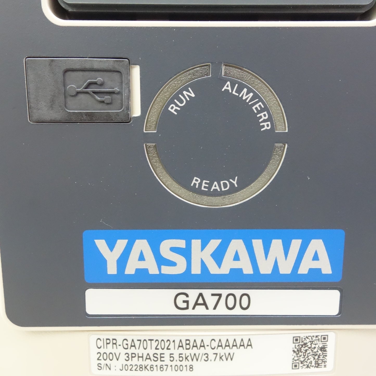 [送料無料] 未使用☆YASKAWA 安川 インバーター 200V 5.5kW/3.7kW GA700☆