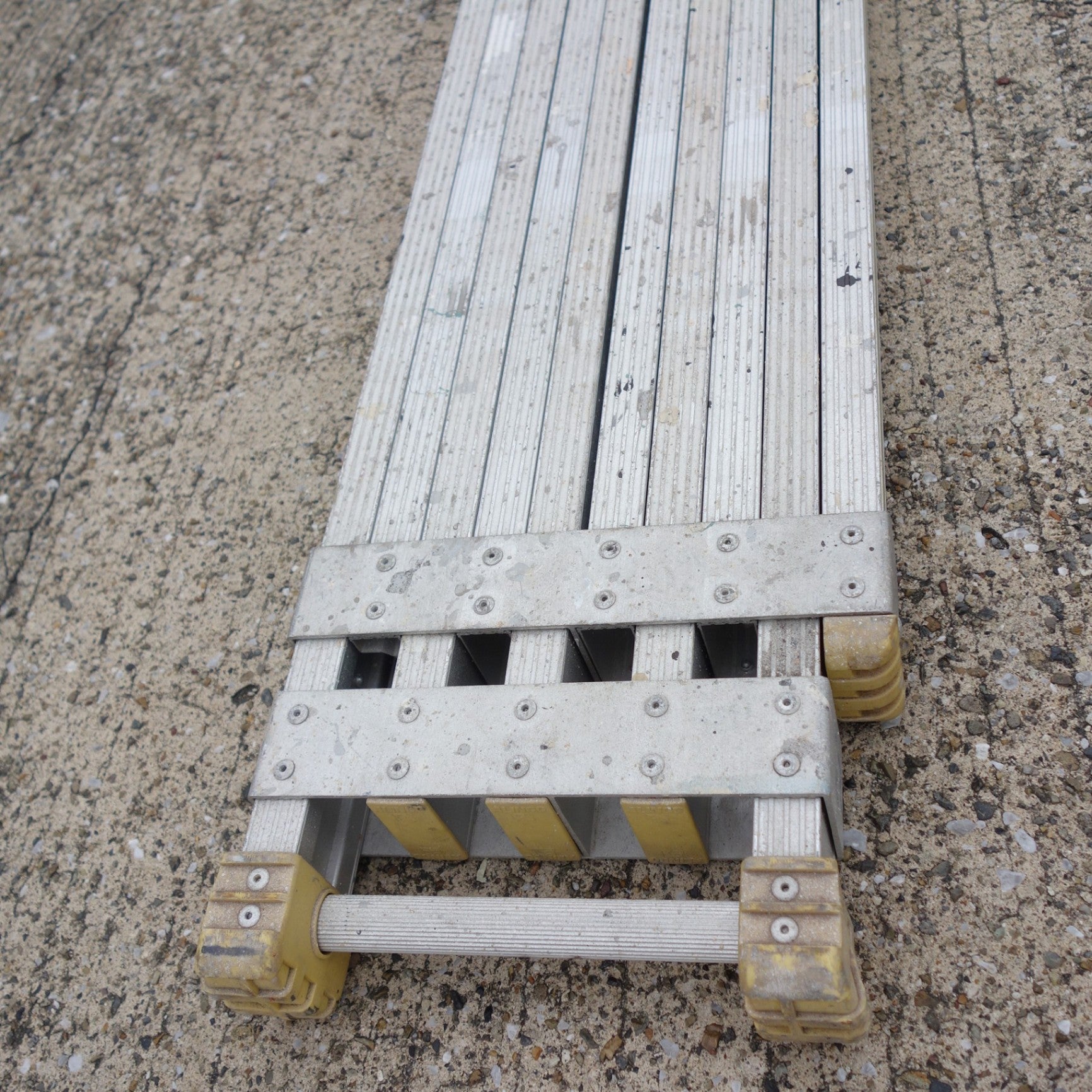 送料無料] ◇ALINCO アルインコ 伸縮式足場板 VSS-240AG アルミ 道板