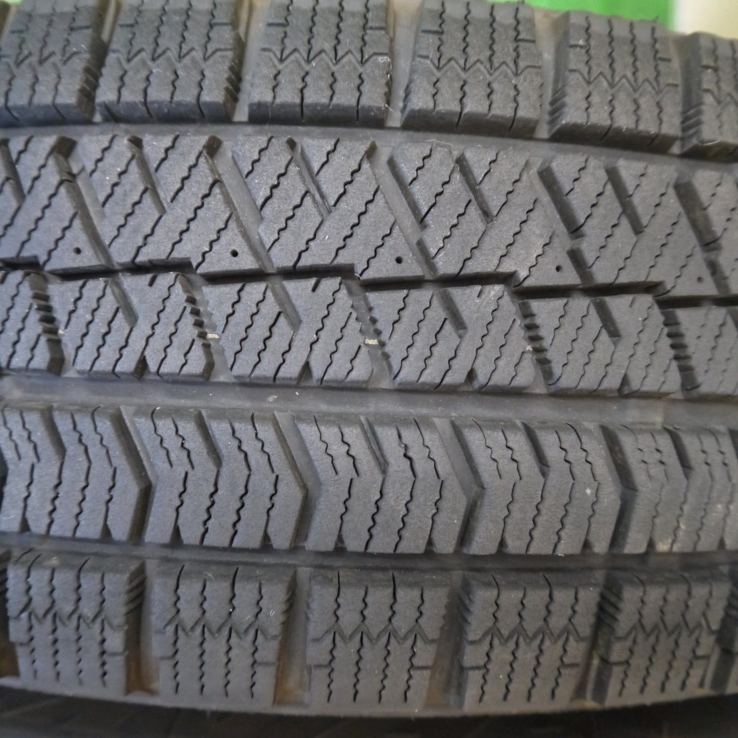 バリ溝！24年！キレイ！9.5分★スタッドレス 185/70R14 ブリヂストン ブリザック VRX2 NEXTA ネクスタ 14インチ PCD100/4H★6042801Hス