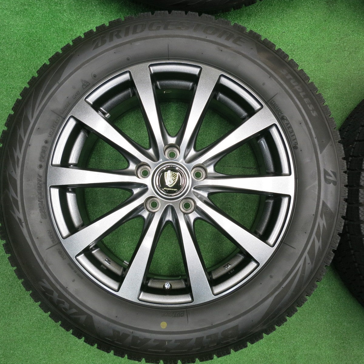 [送料無料] タイヤほぼ未使用！キレイ★スタッドレス 225/60R17 ブリヂストン ブリザック VRX2 MANARAY SPORT マナレイ 17インチ PCD114.3/5H★4112302TNス