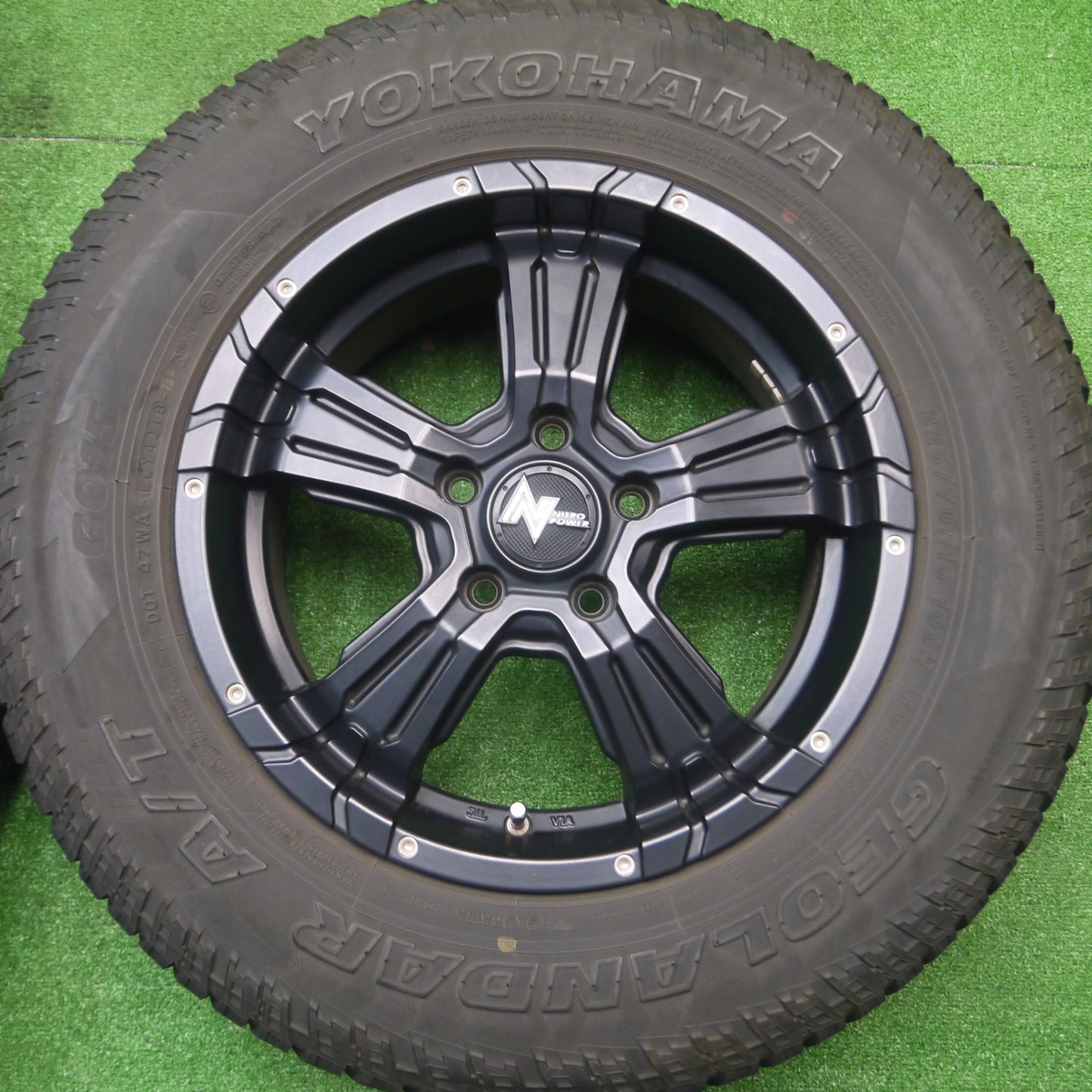 [送料無料] キレイ★NITRO POWER LFM527 CROSS CLAW 225/70R16 ヨコハマ ジオランダー A/T G015 ナイトロパワー PCD114.3/5H★4091703Hノ