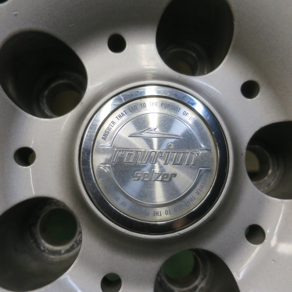 バリ溝！キレイ！9.5分★スタッドレス 235/55R18 トーヨー ウインター トランパス TX ravrion selzer ラブリオン 18インチ PCD114.3/5H★6060407イス