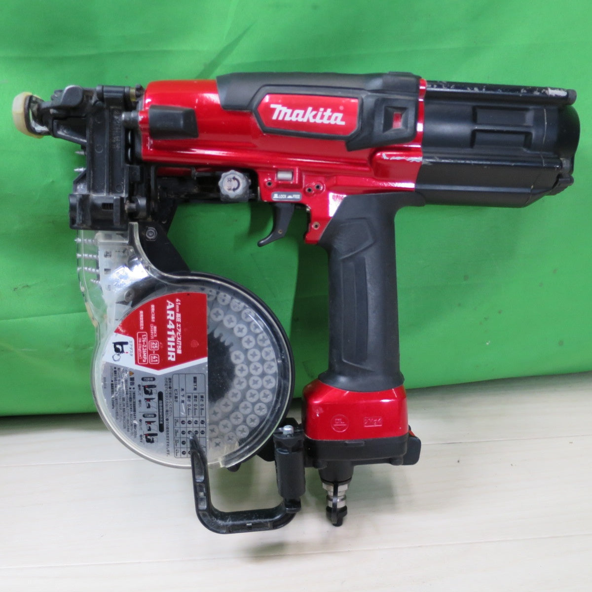 [送料無料] キレイ☆マキタ 41mm 高圧 エア ビス打ち機 AR411HR 赤 ケース付き エア 工具☆