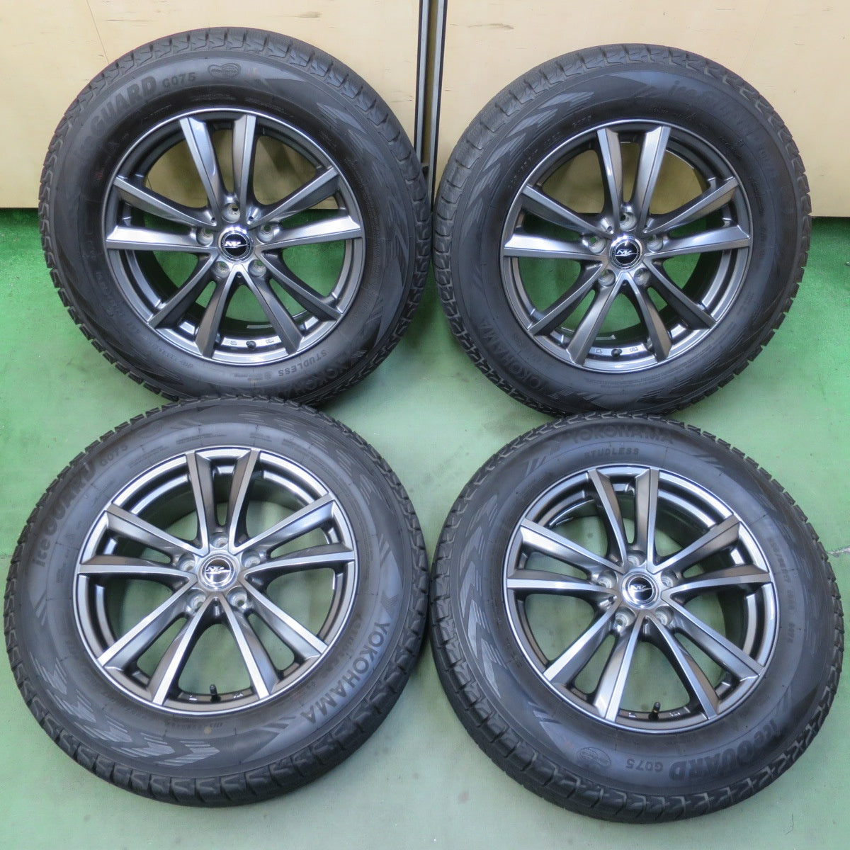 バリ溝！キレイ！9.5分◎スタッドレス 225/65R17 ヨコハマ アイスガード G075 NIRVANA NV ニルヴァーナ ニルバーナ 17インチ PCD114.3/5H◎6092307イス