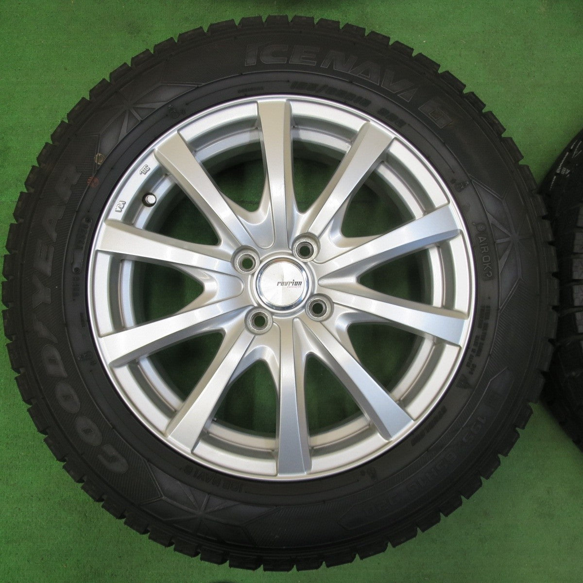 バリ溝！キレイ！8.5分★スタッドレス 195/65R16 グッドイヤー アイスナビ6 ravrion RS01 ラブリオン 16インチ PCD100/4H★4113007イス