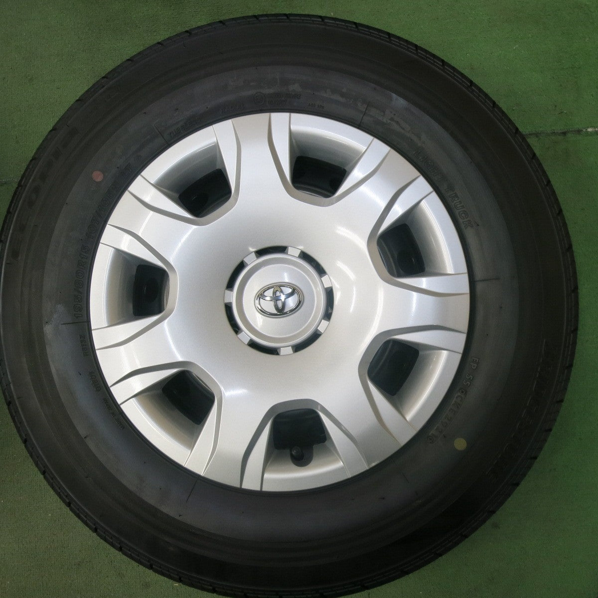 新車外し！21年★トヨタ 200系 ハイエース 純正 スチール 195/80R15 107/105N ブリヂストン エコピア RD613 15インチ PCD139.7/6H★5100404SKノ