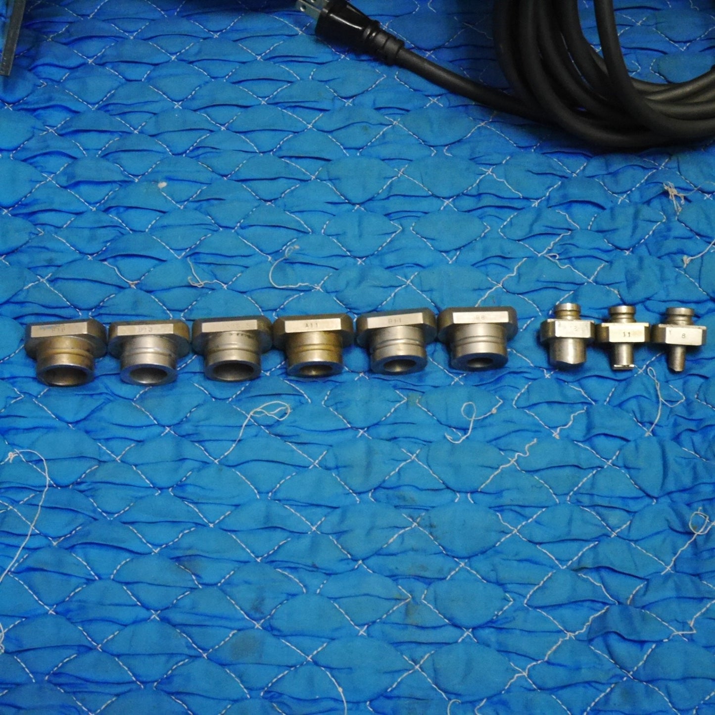 [送料無料] ダイス 付属付☆イクラ 電動 油圧式 パンチャー IS-18P 電動 工具 育良精機 コード式 ケース付き 穴あけ☆