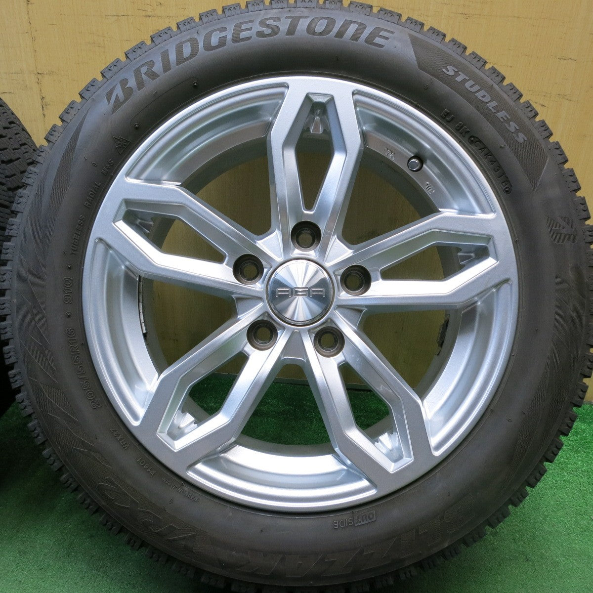 バリ溝！キレイ！8.5分★BMW 等 AGA Welt 205/55R16 スタッドレス ブリヂストン ブリザック VRX2 16インチ ヴェルト PCD120/5H★5071302HAス