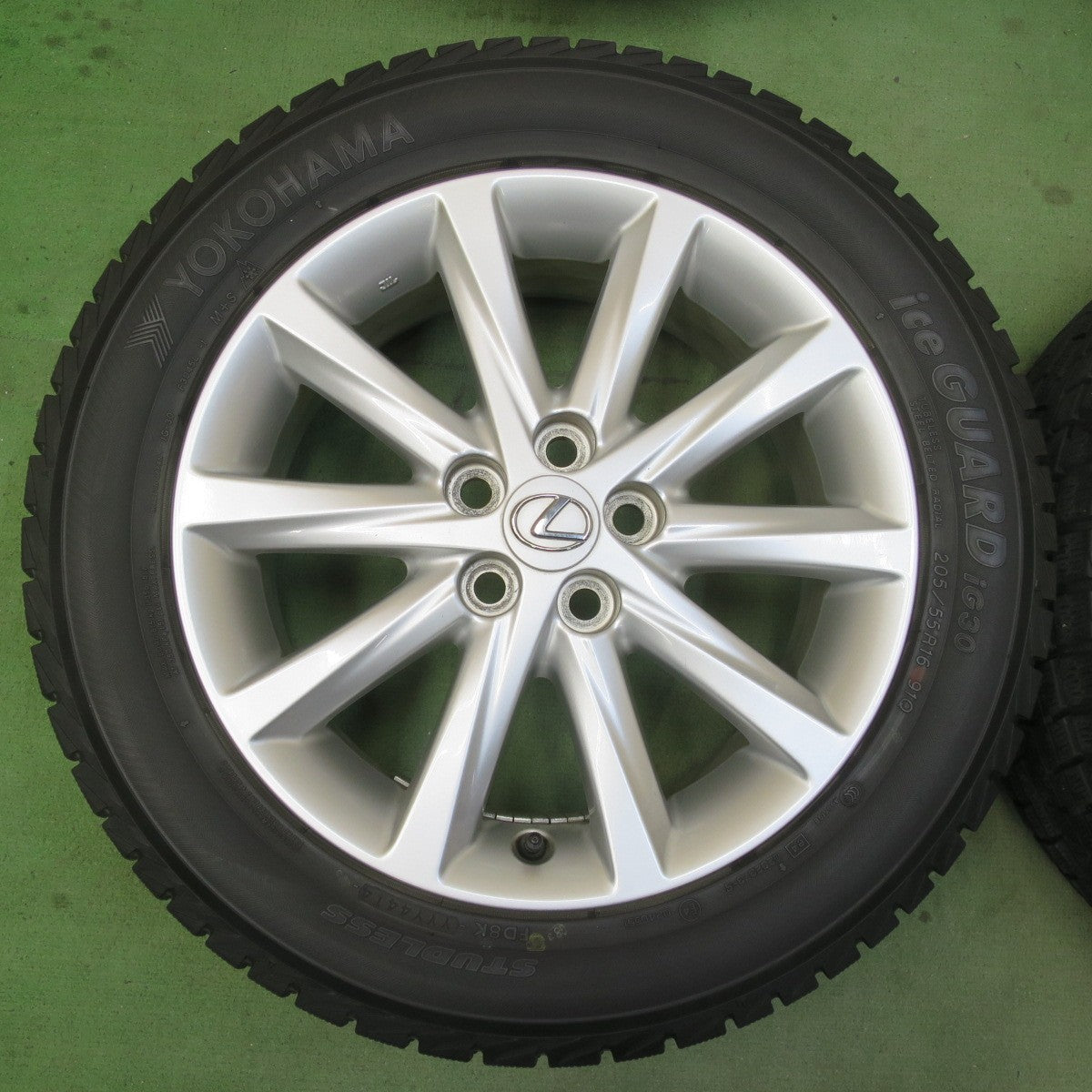 キレイ★レクサス CT 純正 205/55R16 スタッドレス ヨコハマ アイスガード iG30 16インチ PCD100/5H★6032507イス