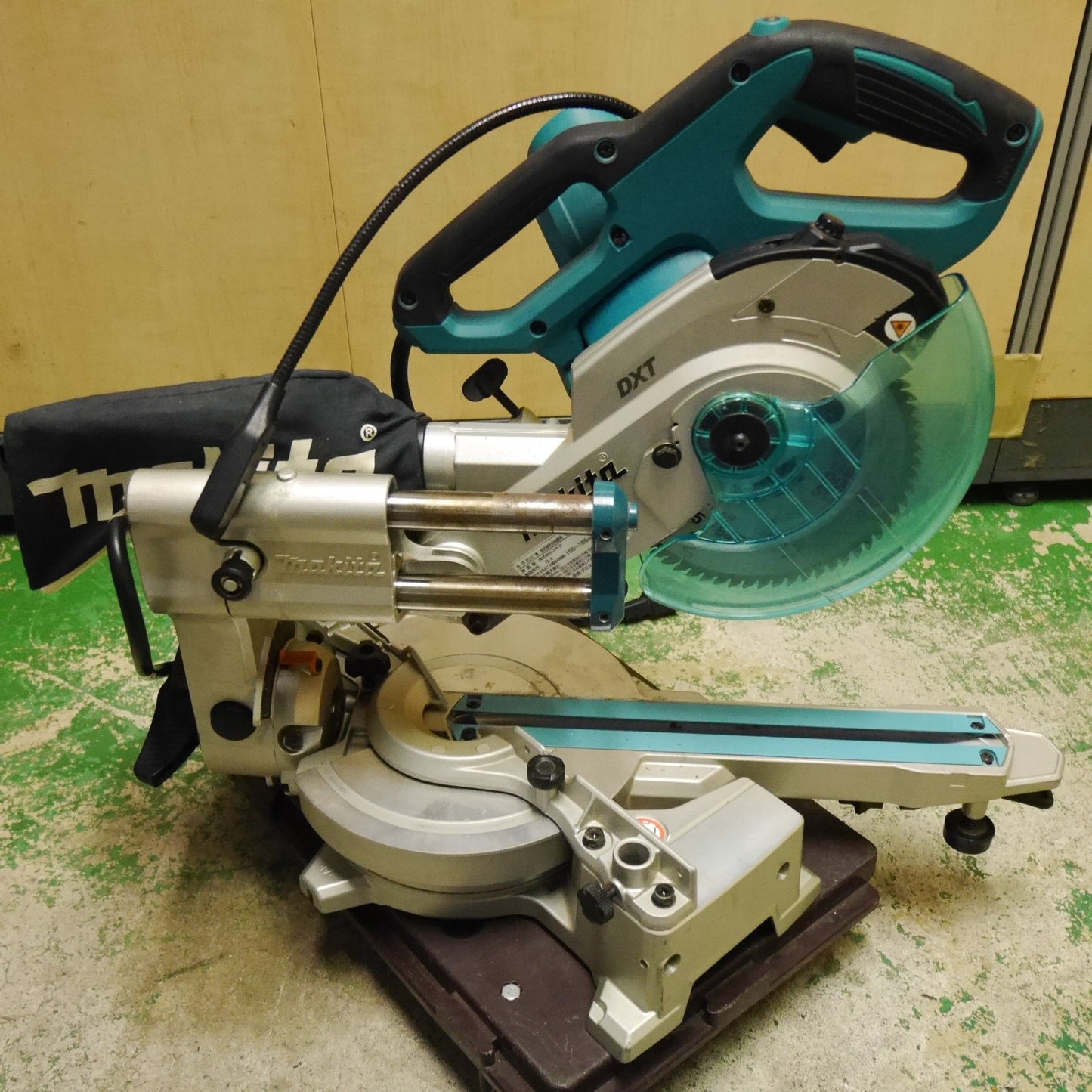 [送料無料] ☆マキタ 165mm スライド マルノコ LS0613FL 電動 工具 切断機 丸のこ 丸ノコ 丸鋸 木工用 makita☆