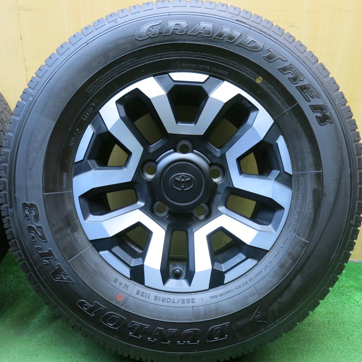 新車外し！25年★トヨタ ランクル 70 純正 265/70R16 ダンロップ AT23 グラントレック 16インチ PCD150/5H★6042608HAノ