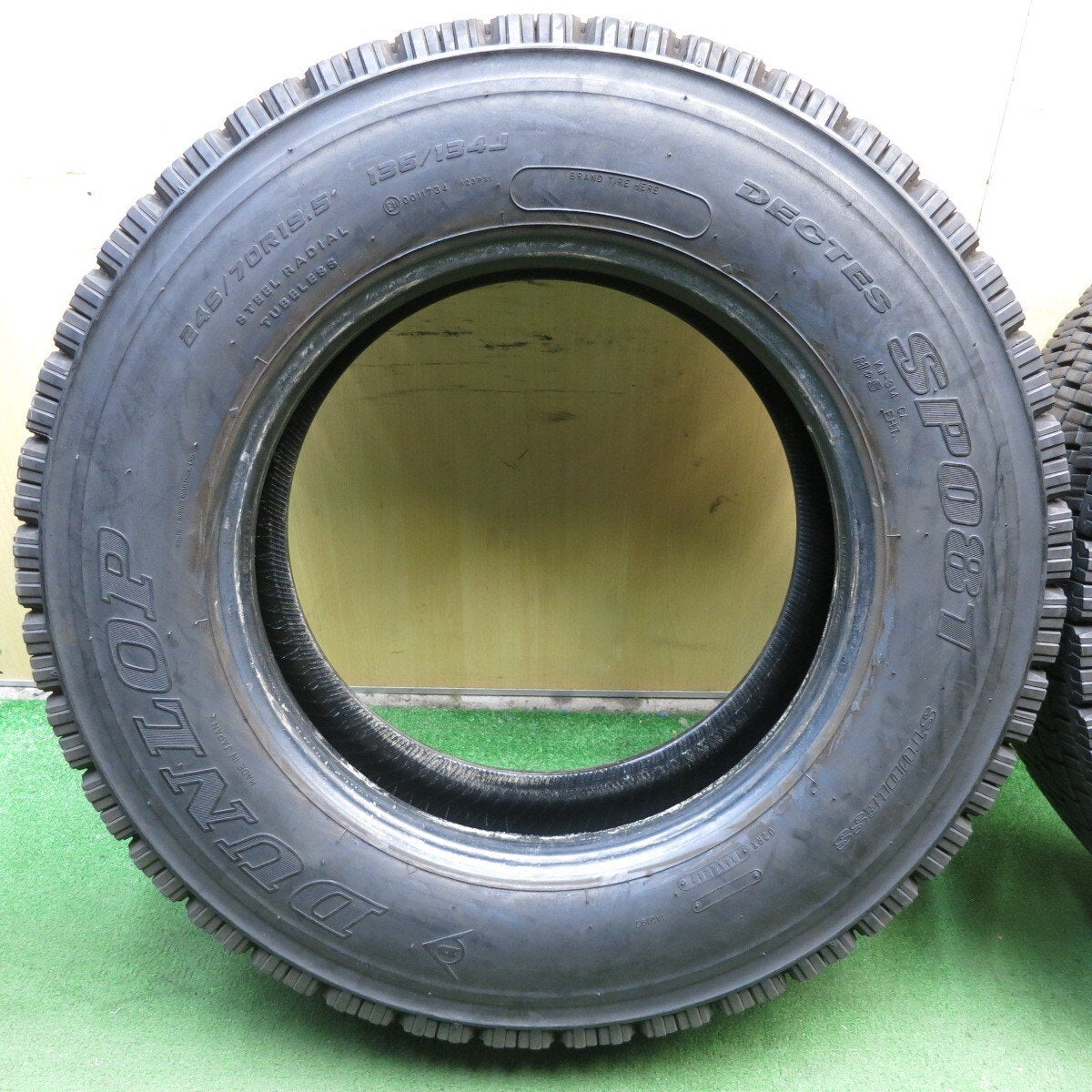 バリ溝！9.5分★トラック タイヤ 245/70R19.5 136/134J スタッドレス ダンロップ デクテス SP081 19.5インチ★4022202クスタ