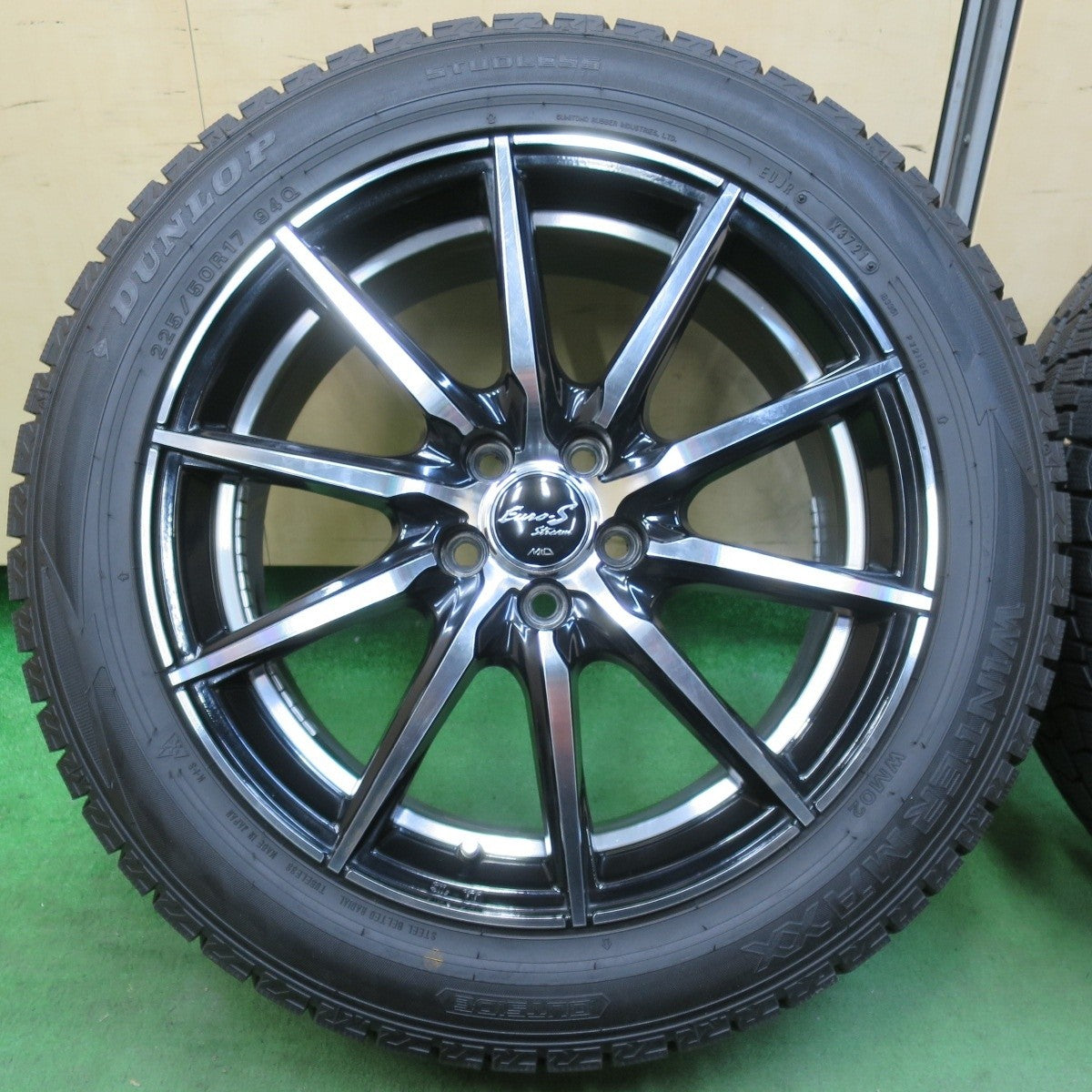 バリ溝！21年！キレイ！9.5分★レガシィ 等 225/50R17 スタッドレス ダンロップ ウインターマックス WM02 Euro-S Stream MiD 17インチ PCD100/5H★5022703イス