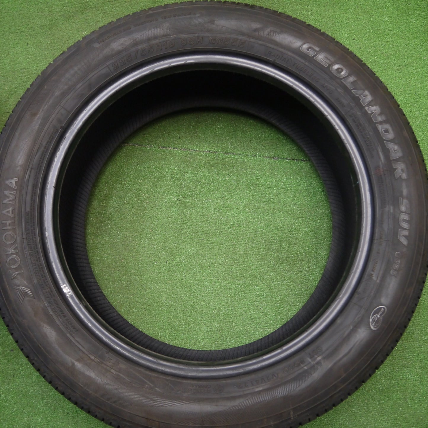 [送料無料] 新車外し！22年★225/55R18 ヨコハマ ジオランダー SUV G055 G055E タイヤ 18インチ デリカ D:5 アウトランダー 等★5010607Hノタ
