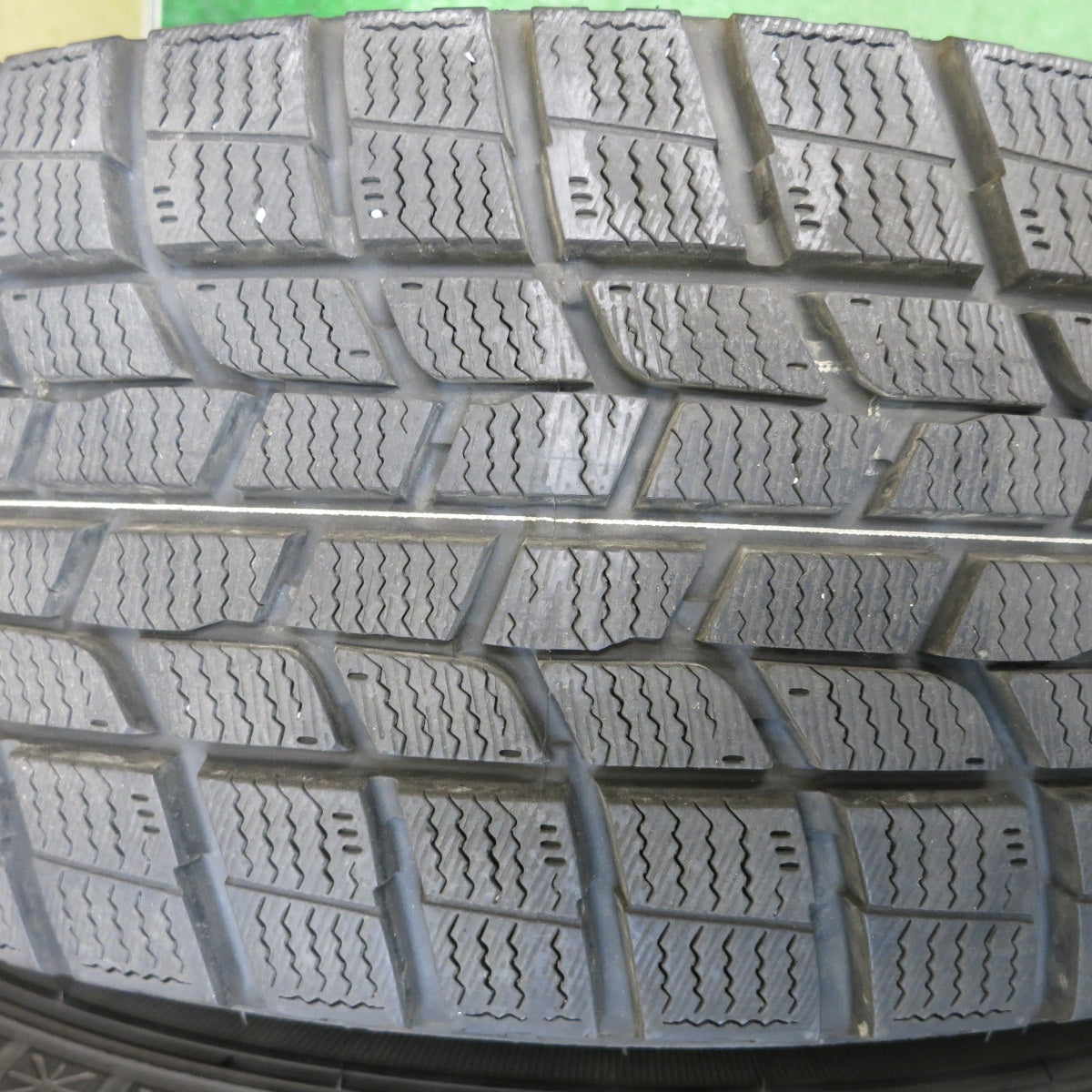 バリ溝！キレイ！9.5分以上★LOXARNY SPORT 205/60R16 スタッドレス グッドイヤー アイスナビ6 ロクサーニ スポーツ 16インチ PCD114.3/5H★6012504HAス