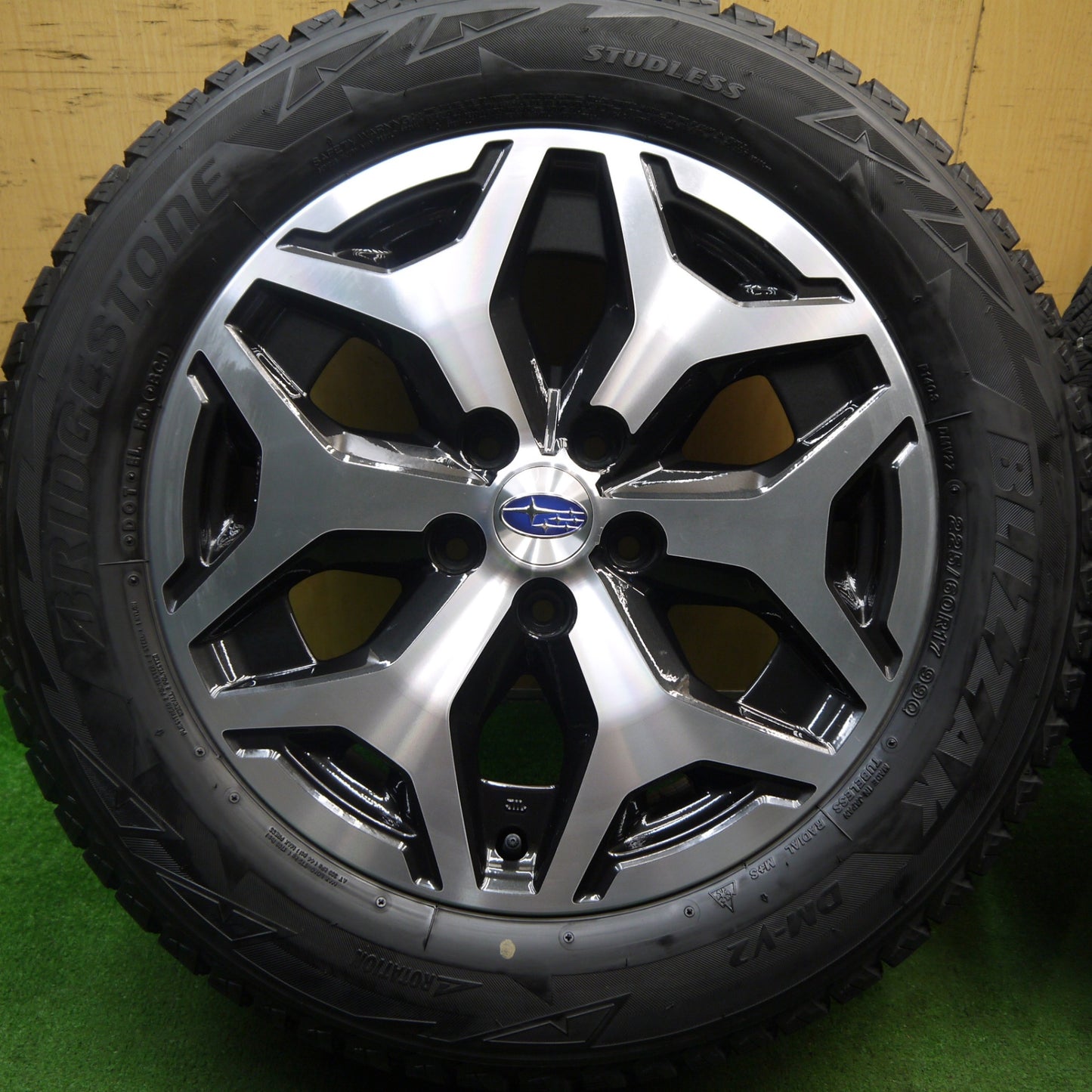 バリ溝！キレイ！9分★スバル SK フォレスター 純正 ENKEI 225/60R17 スタッドレス ブリヂストン ブリザック DM-V2 17インチ エンケイ PCD114.3/5H★5070903Hス