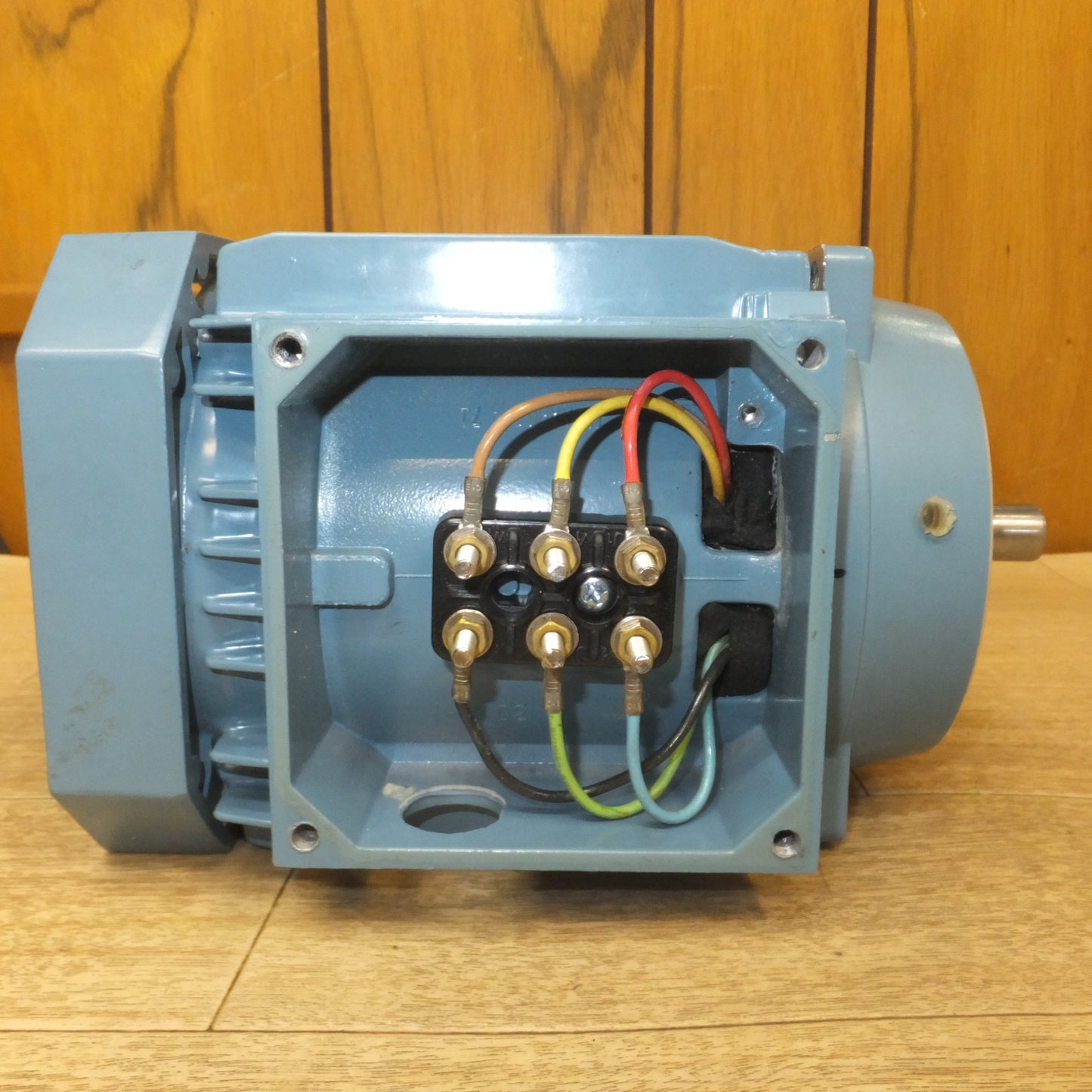 [送料無料] キレイ 現状品★ABB モーター 3～Motor M2AA 071B-4　230D/400Y 50/60Hz 0.37kW★