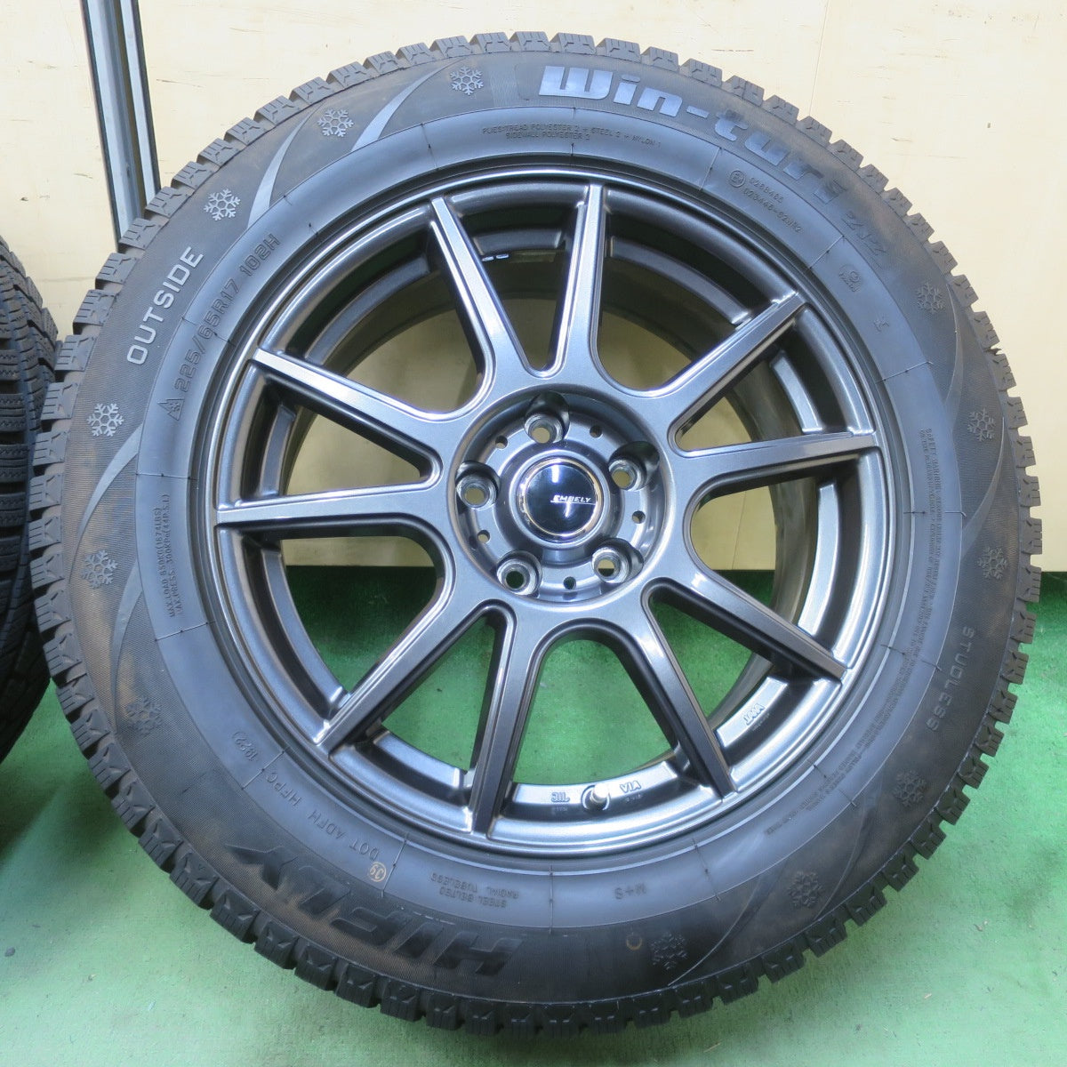 バリ溝！22年！キレイ！9.5分以上★スタッドレス 225/65R17 ハイフライ Win-turi 212 EMBELY S10 エンベリー 17インチ PCD114.3/5H★6042002イス
